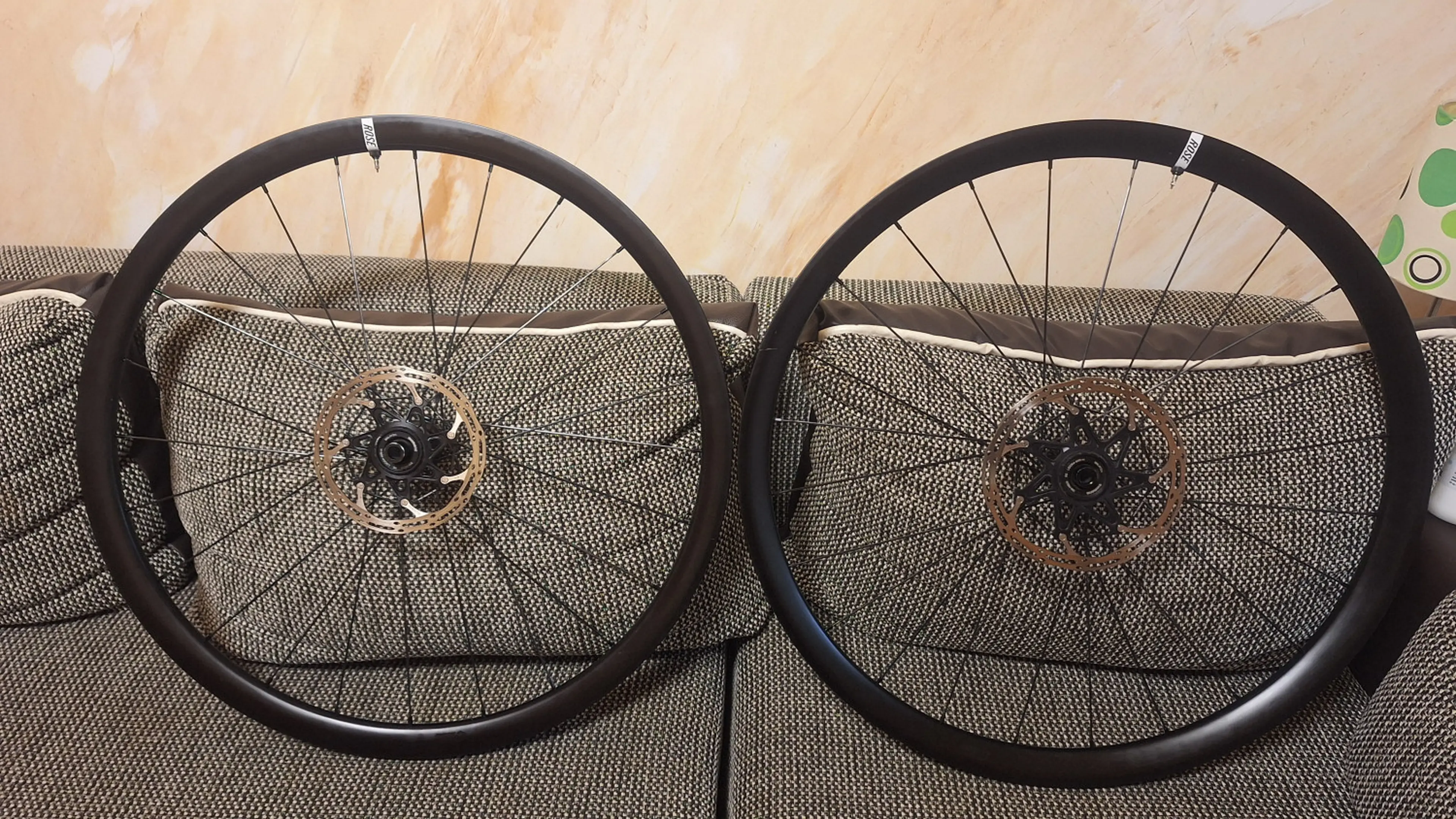 9. Roti gravel, cursiera, cyclocross Rose G-Thirty Disc Light 622x25C