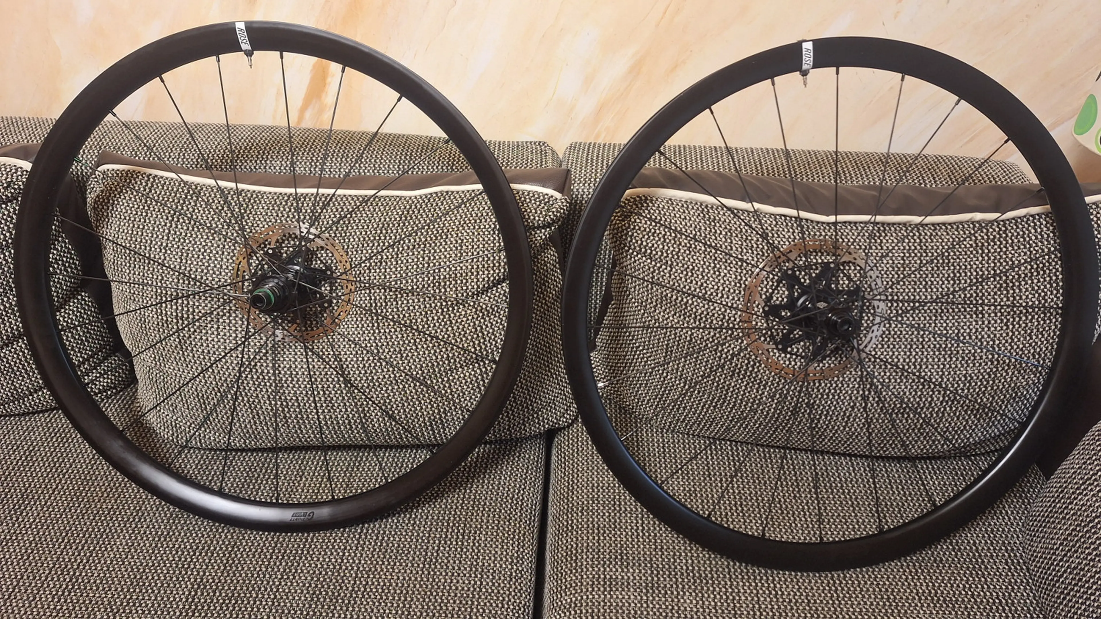 7. Roti gravel, cursiera, cyclocross Rose G-Thirty Disc Light 622x25C