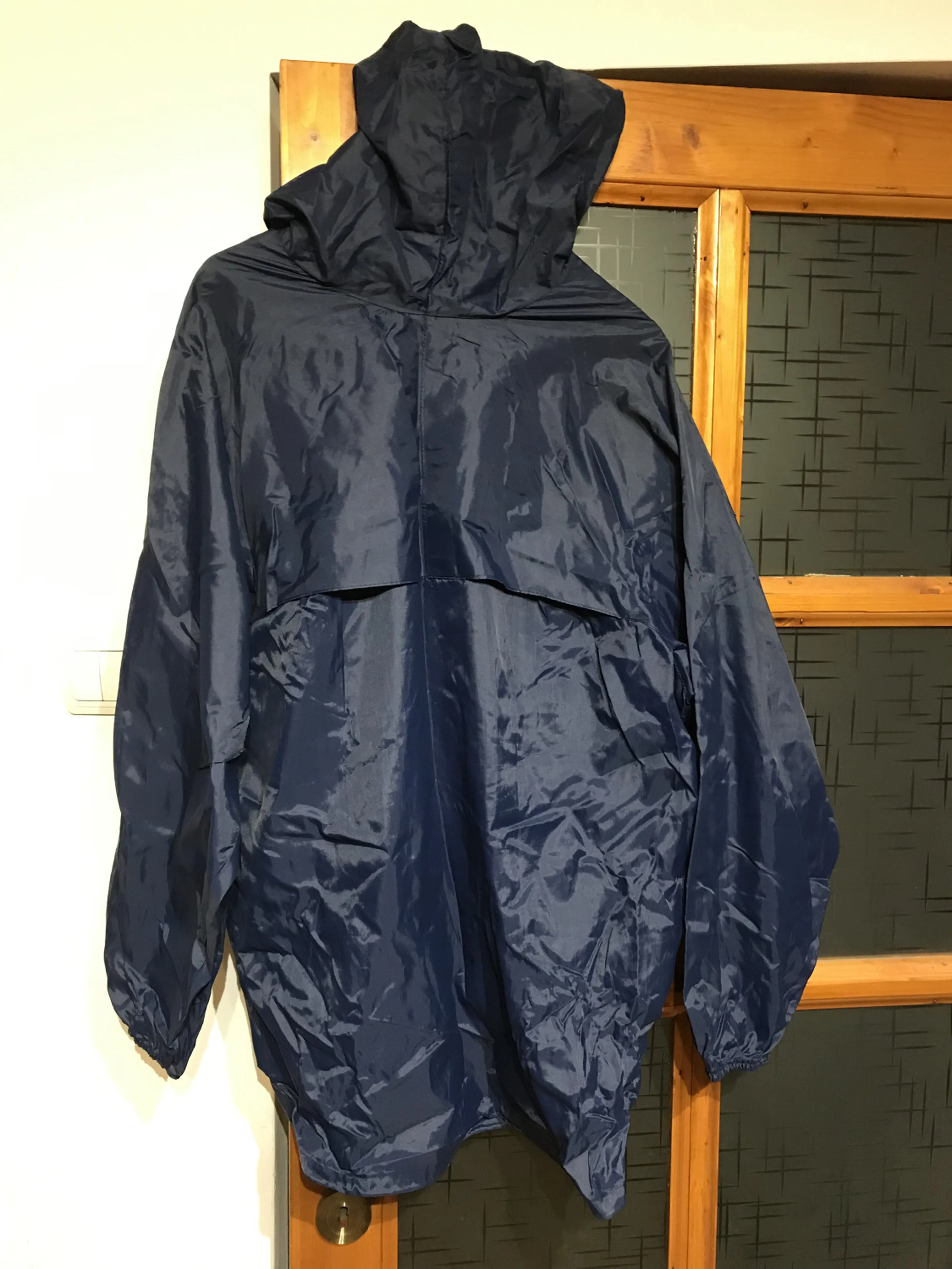 2. Jacheta pentru ploaie și vânt XL cu glugă
