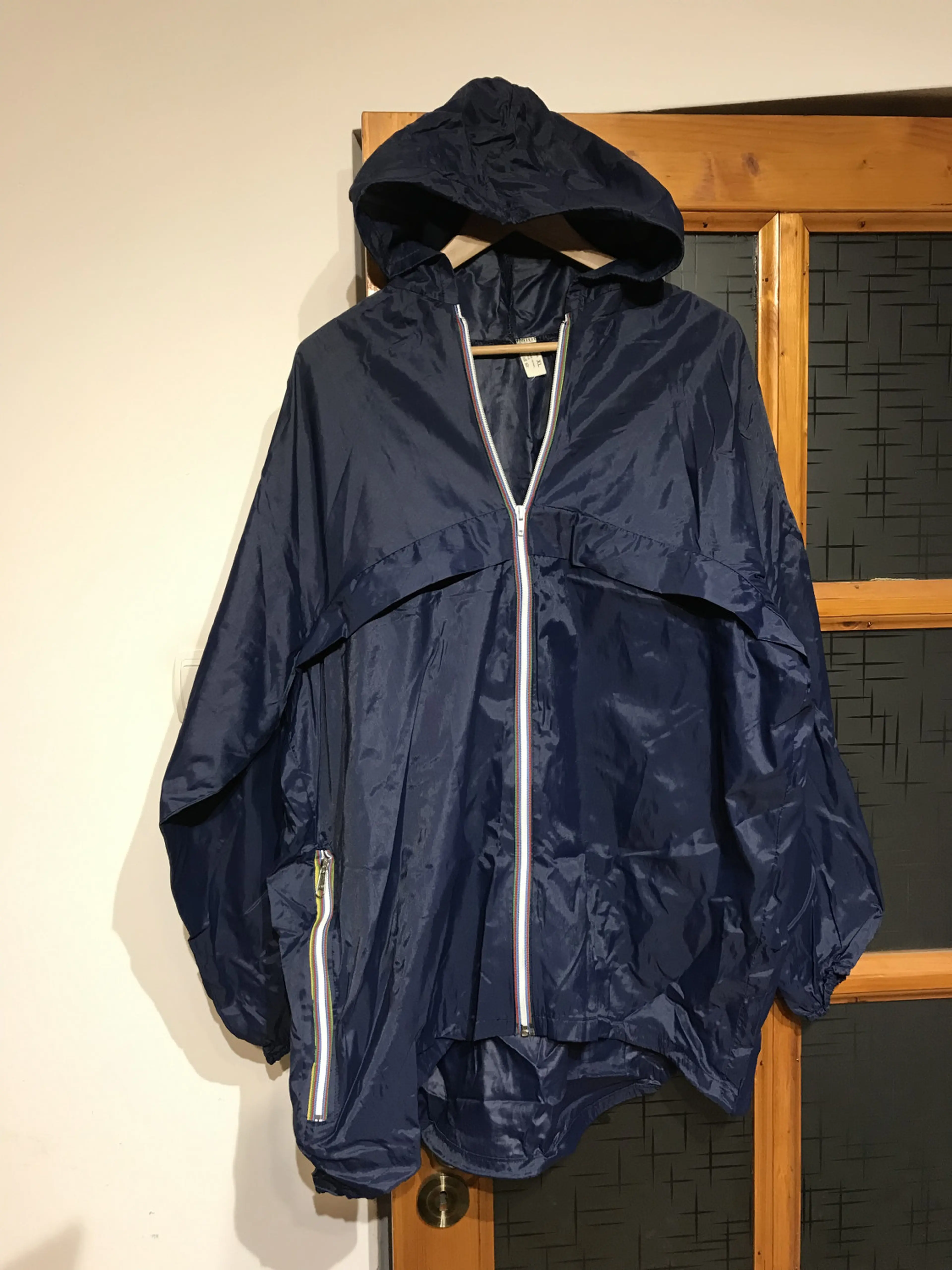 1. Jacheta pentru ploaie și vânt XL cu glugă