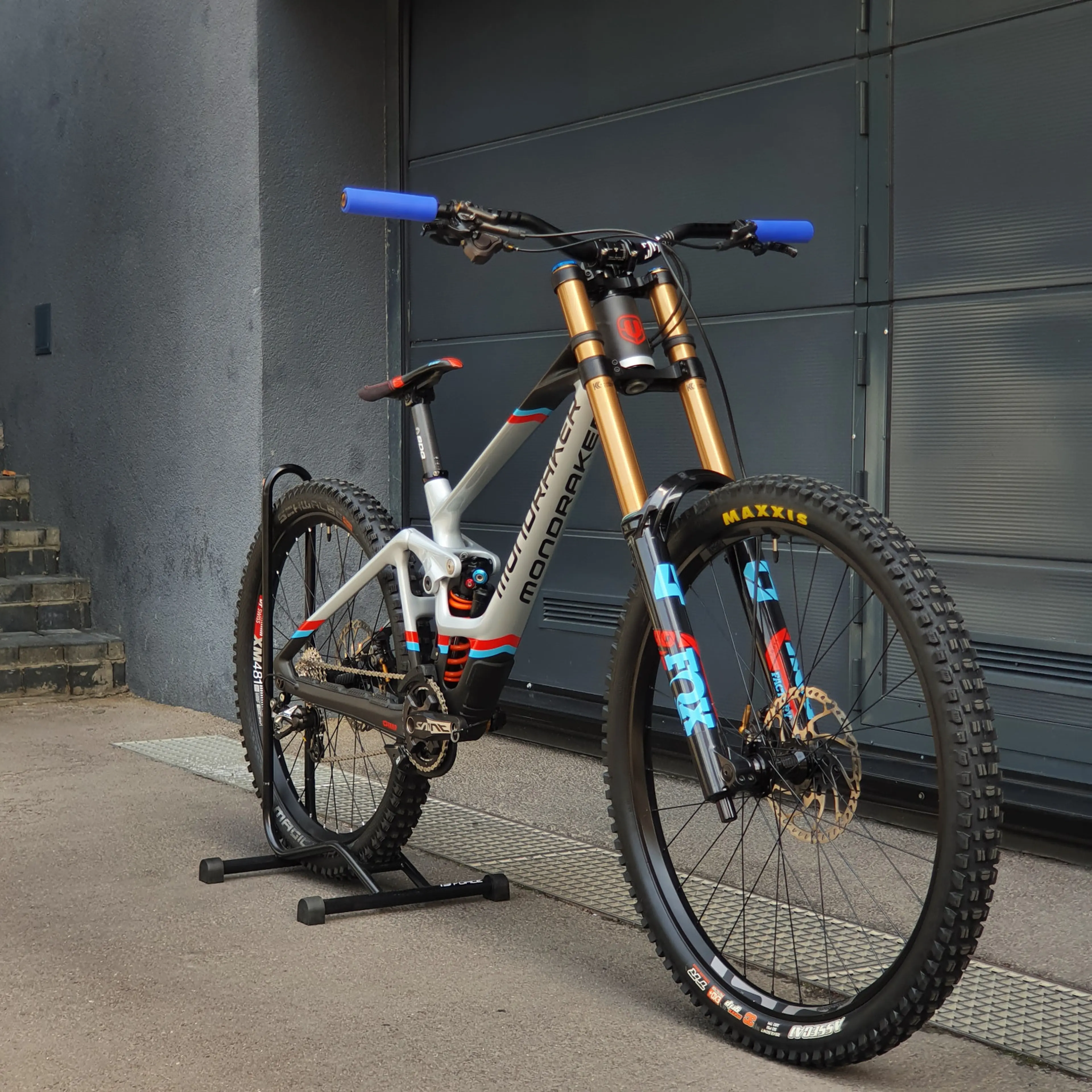 3. Bicicleta Mondraker Summum Carbon RR MX 2022
