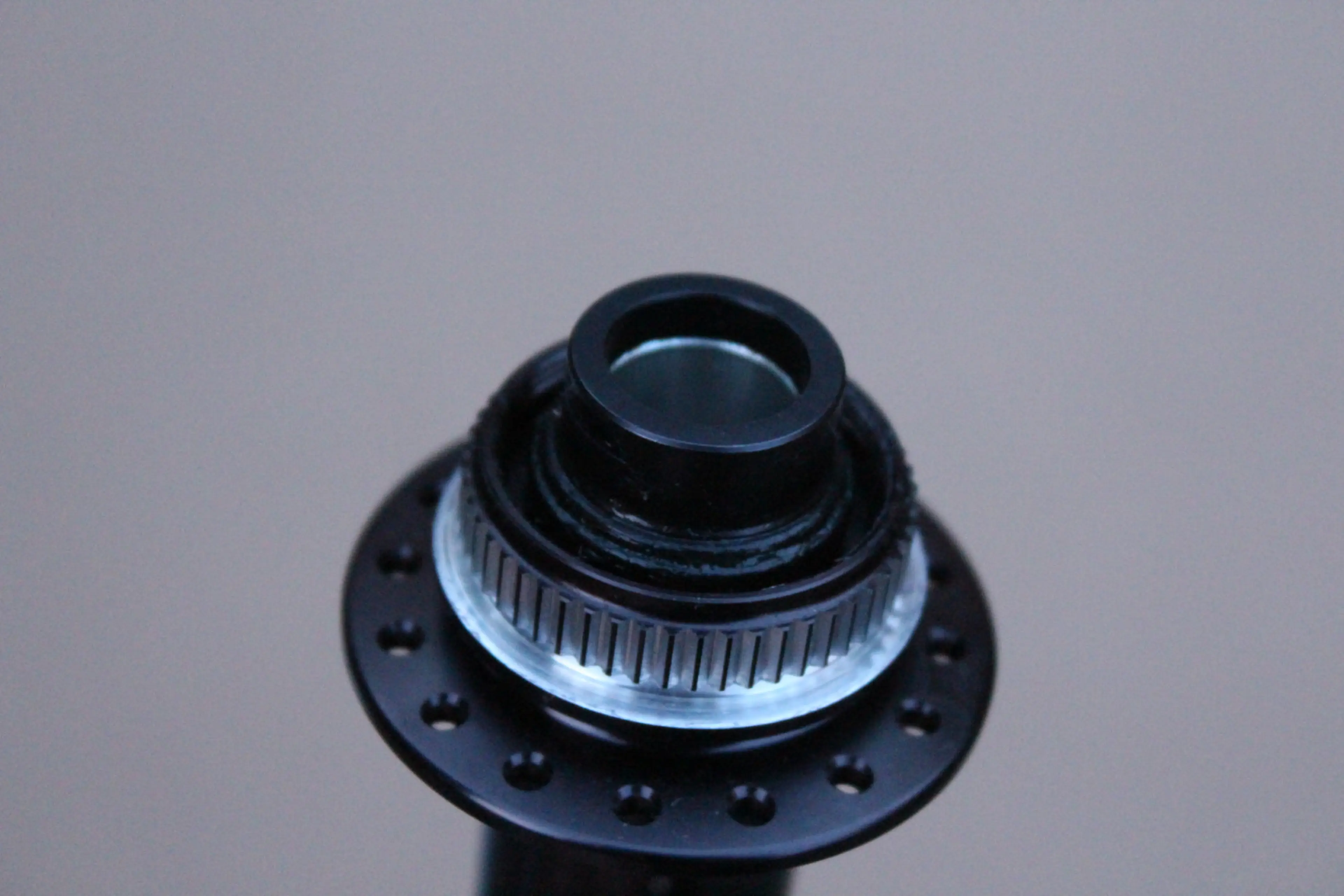 4. Shimano butuc fata Deore HB-M6010 32 15x110mm Boost