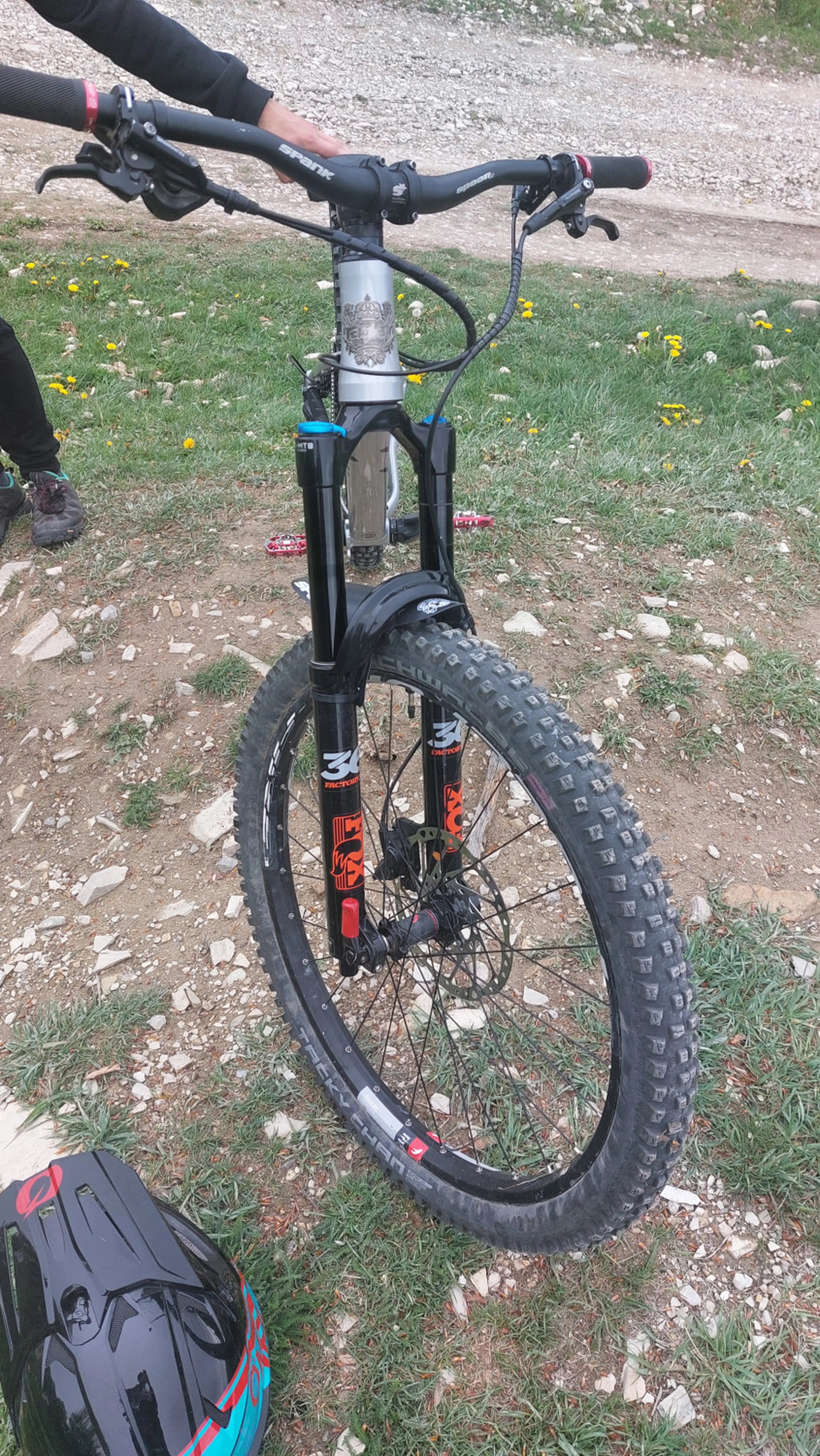 16. Bicicleta Hardtail Ragley MMBOP 27.5"