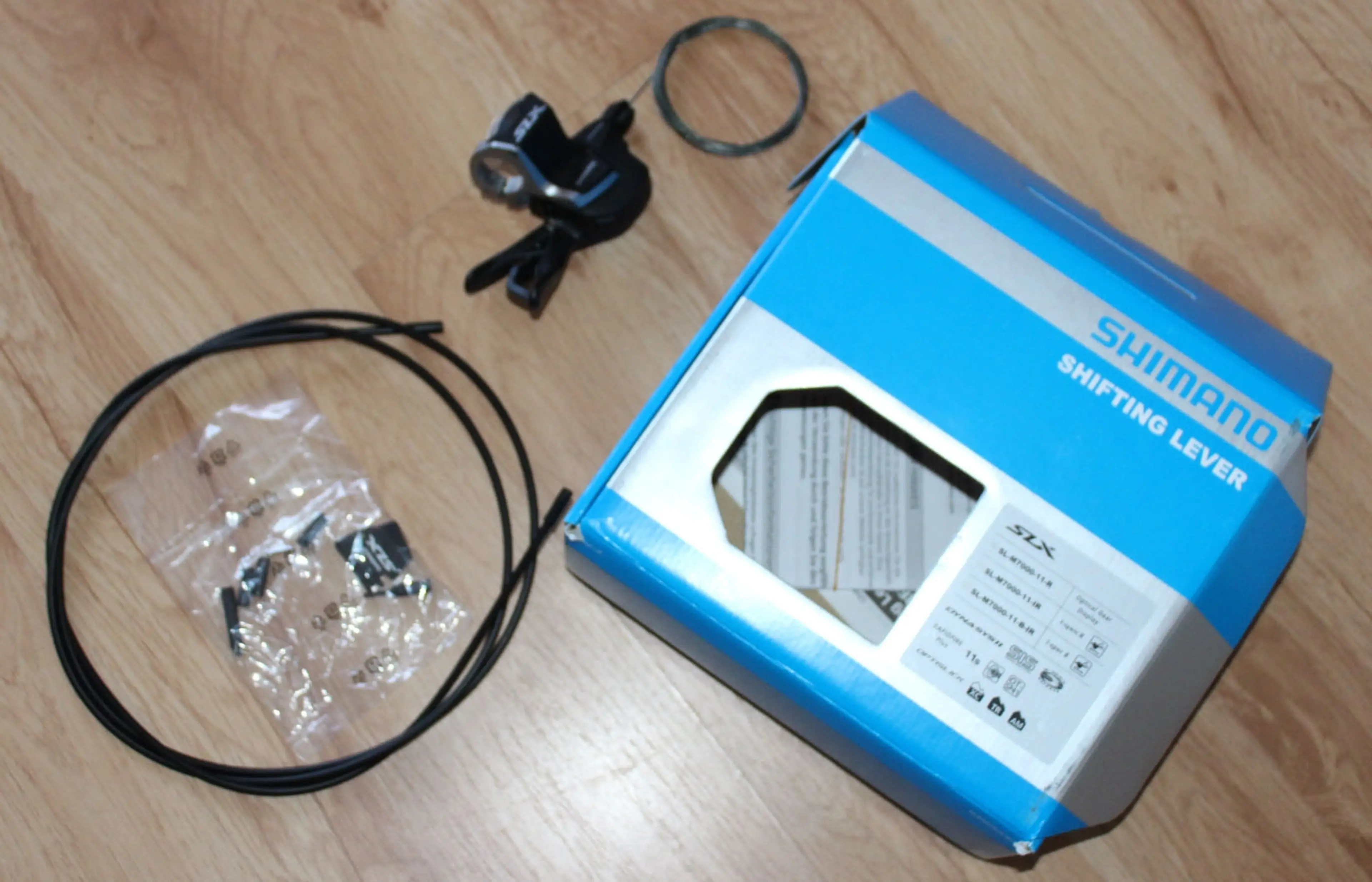 Image Shimano maneta dreapta cu colier SLX SL-M7000 11vit. + cablu si accesorii
