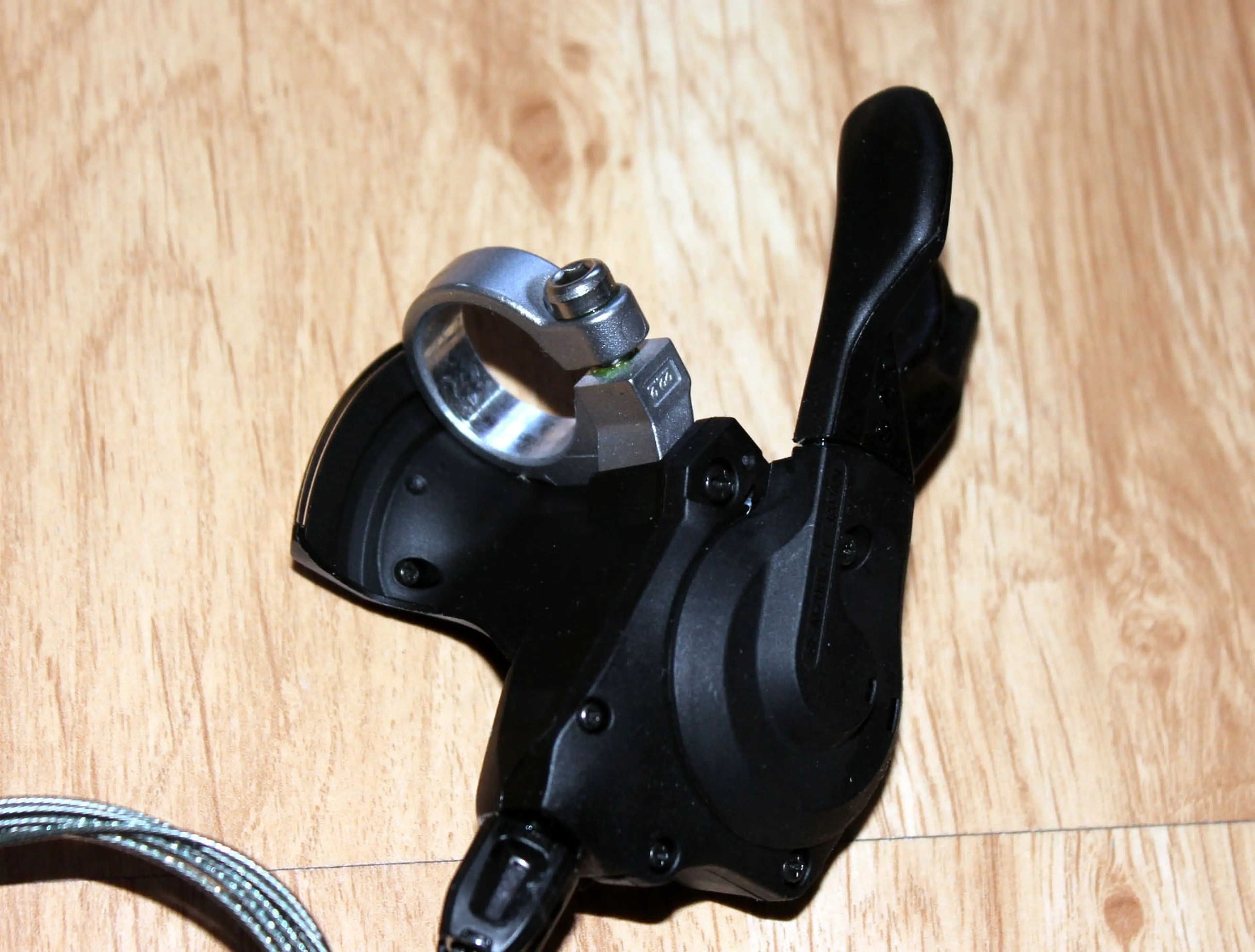 3. Shimano maneta dreapta cu colier SLX SL-M7000 11vit. + cablu si accesorii