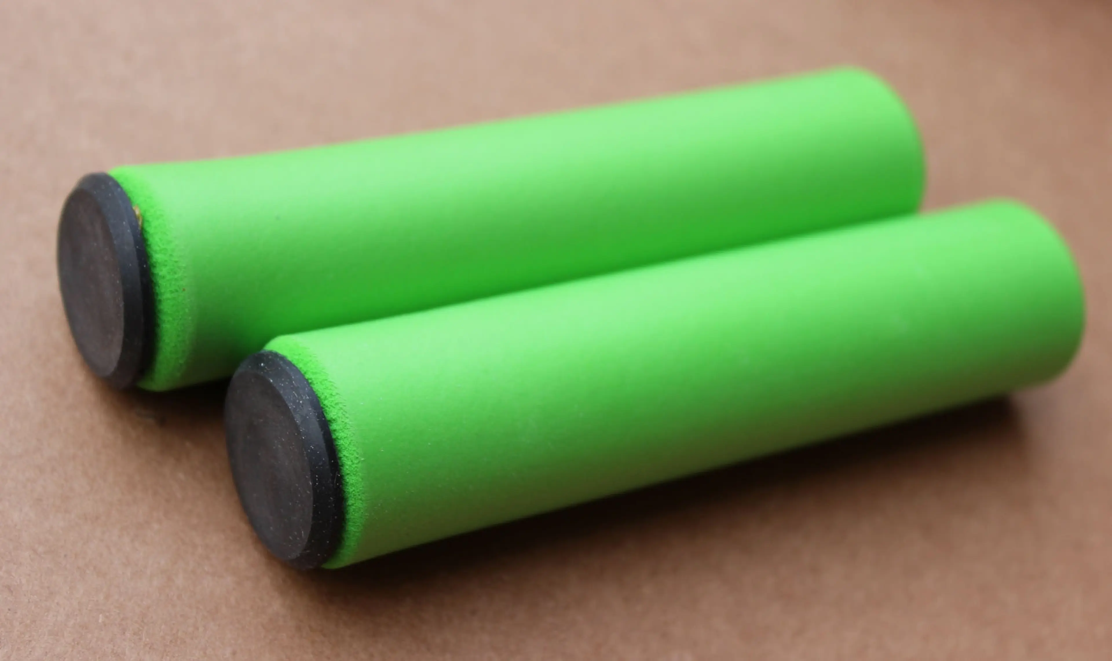 1. Silicone Racing Grips - verde