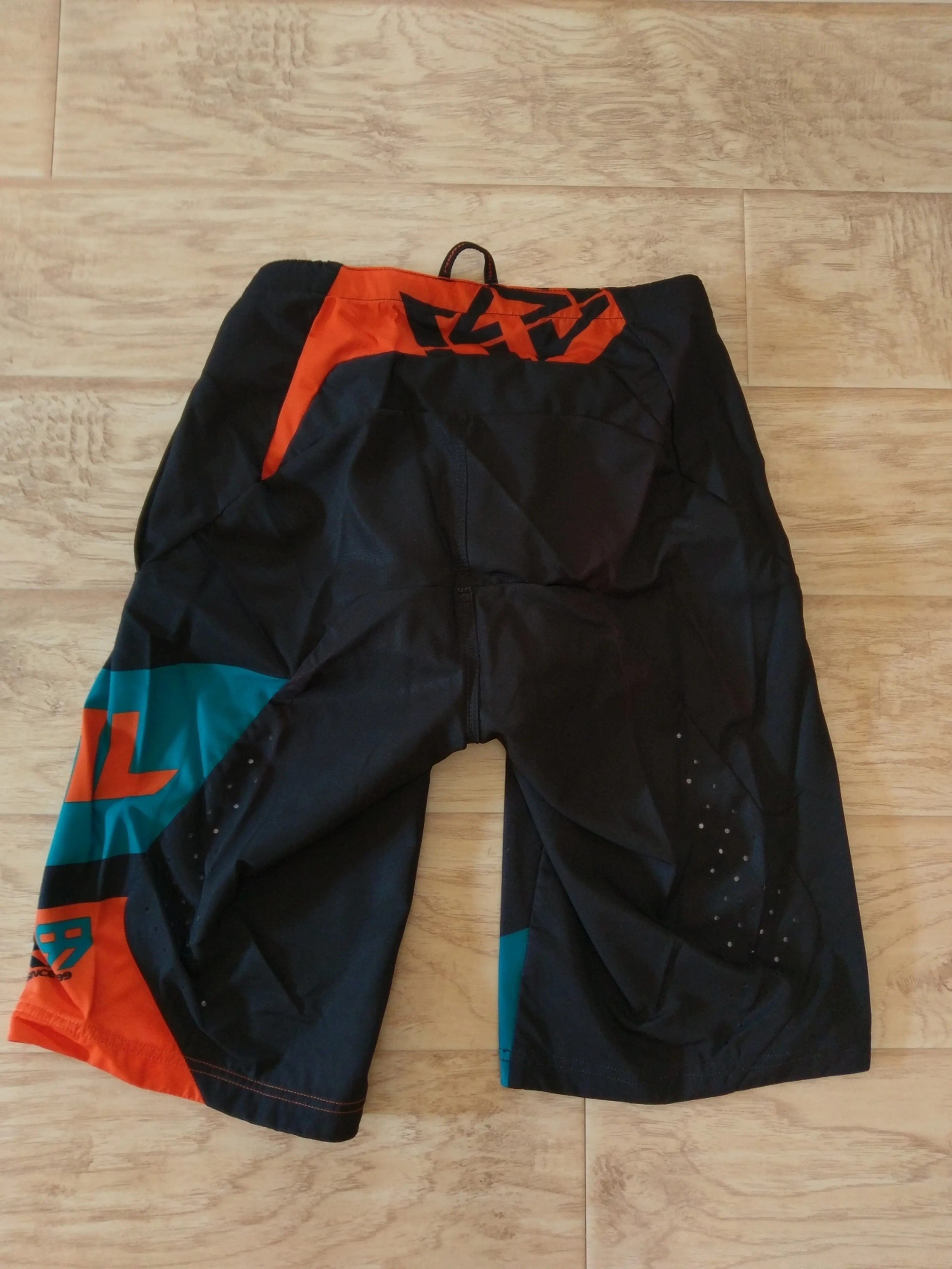 2. Pantaloni scurti Trail/Enduro Royal Racing Victory Race Black Teal Bright Orange