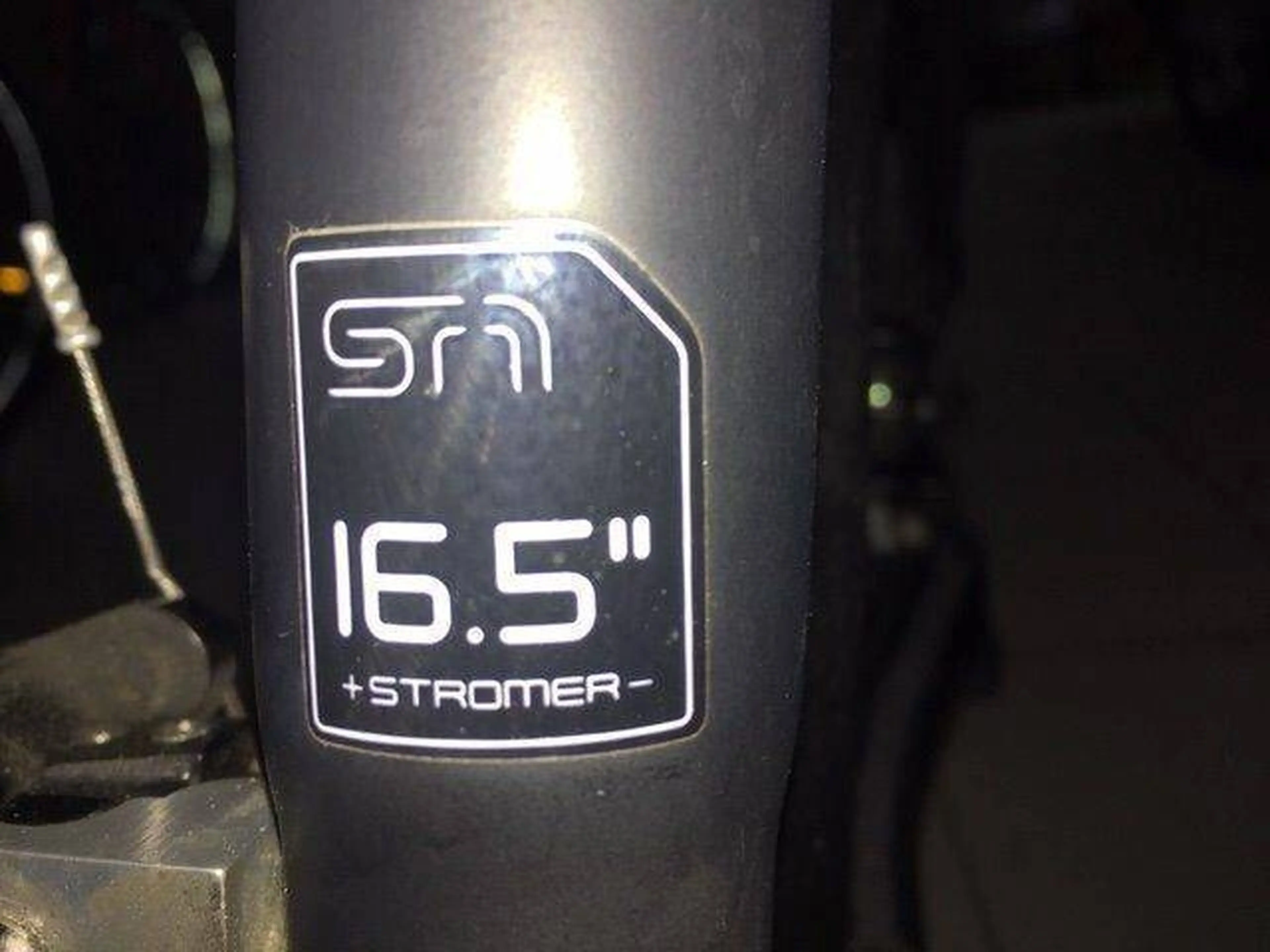 4. E-Bike Stromer ST1 negru de platină
