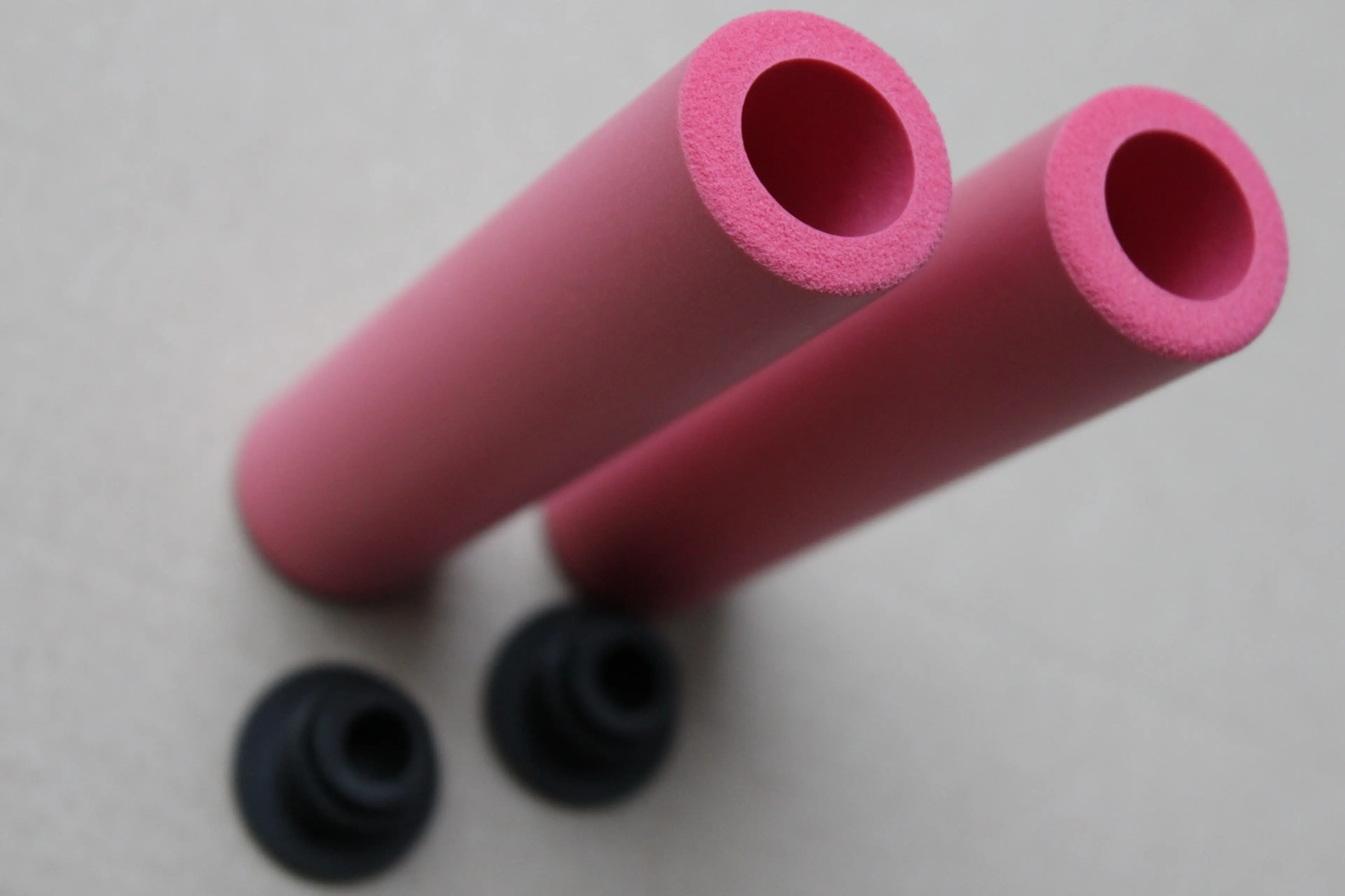 4. Silicone Racing Grips - roz