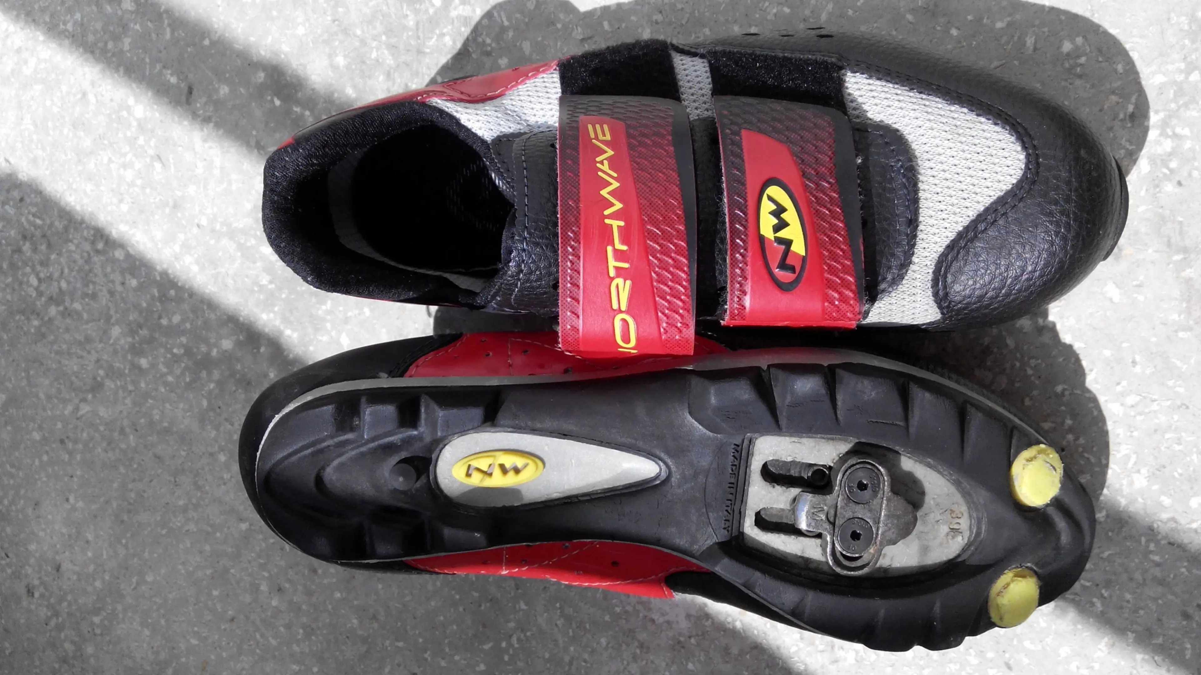 4. Pantofi ciclism SPD, Northwave, nr.39 , 25 cm talpicul,cu placute
