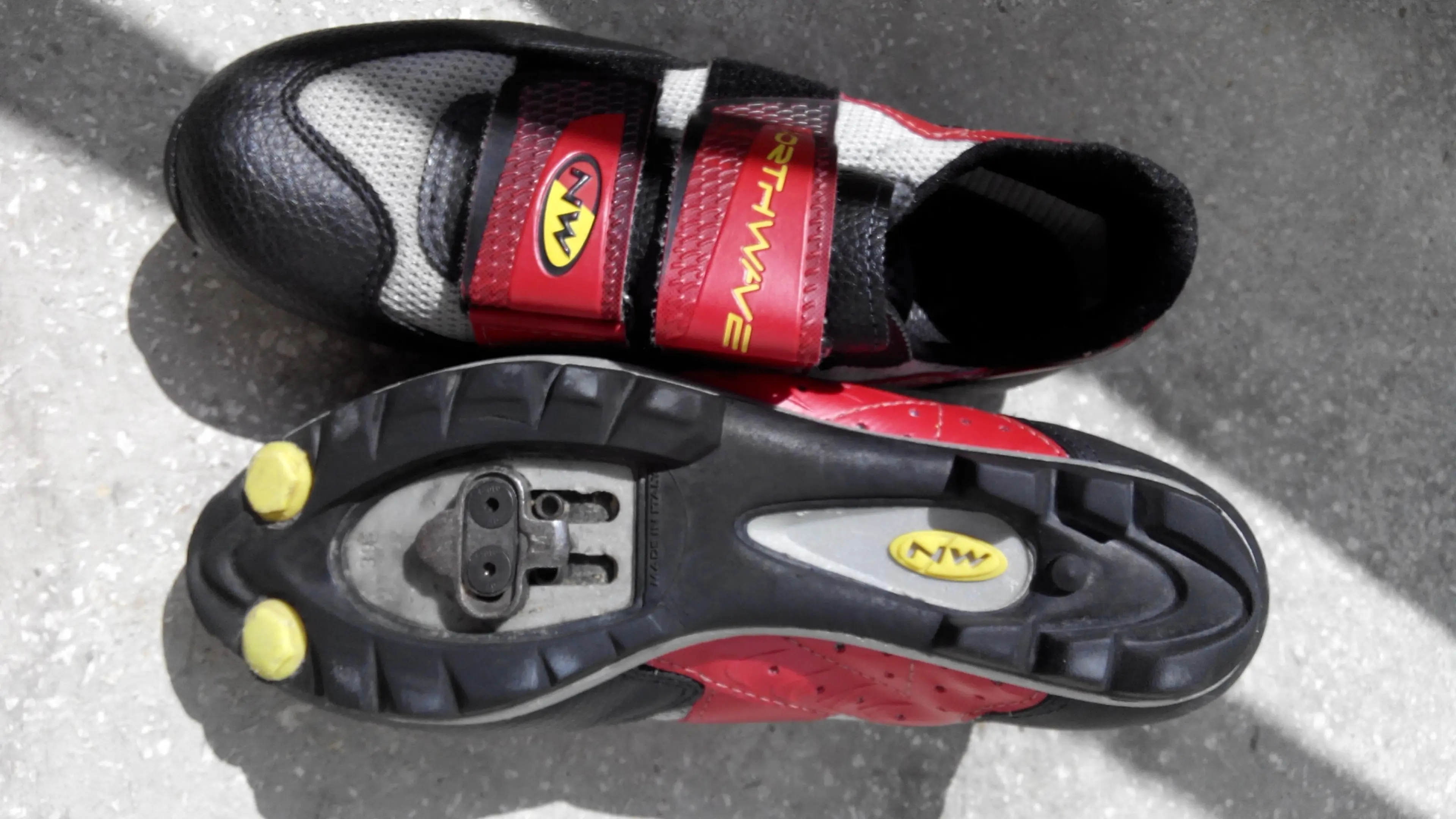 3. Pantofi ciclism SPD, Northwave, nr.39 , 25 cm talpicul,cu placute