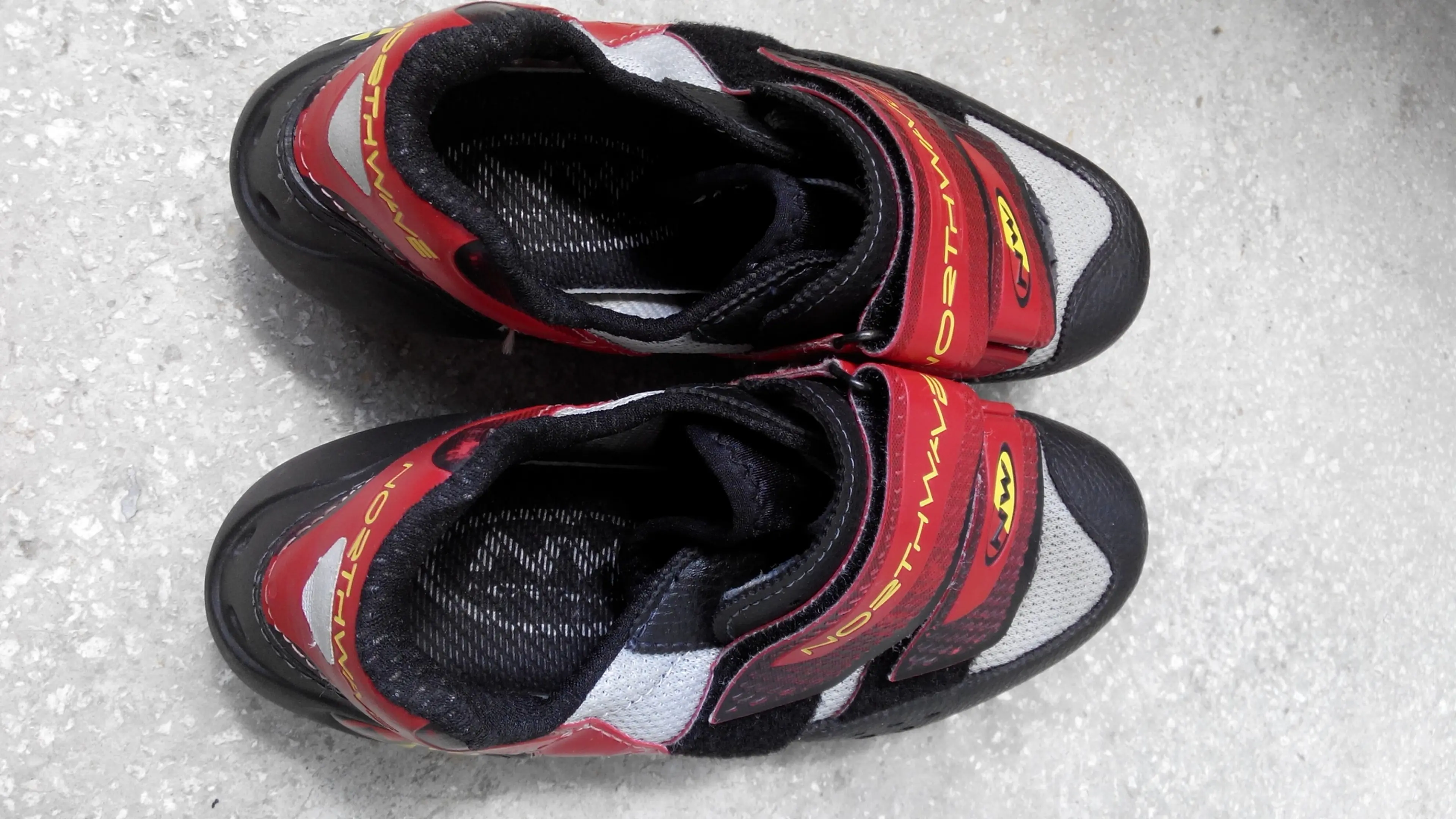 6. Pantofi ciclism SPD, Northwave, nr.39 , 25 cm talpicul,cu placute