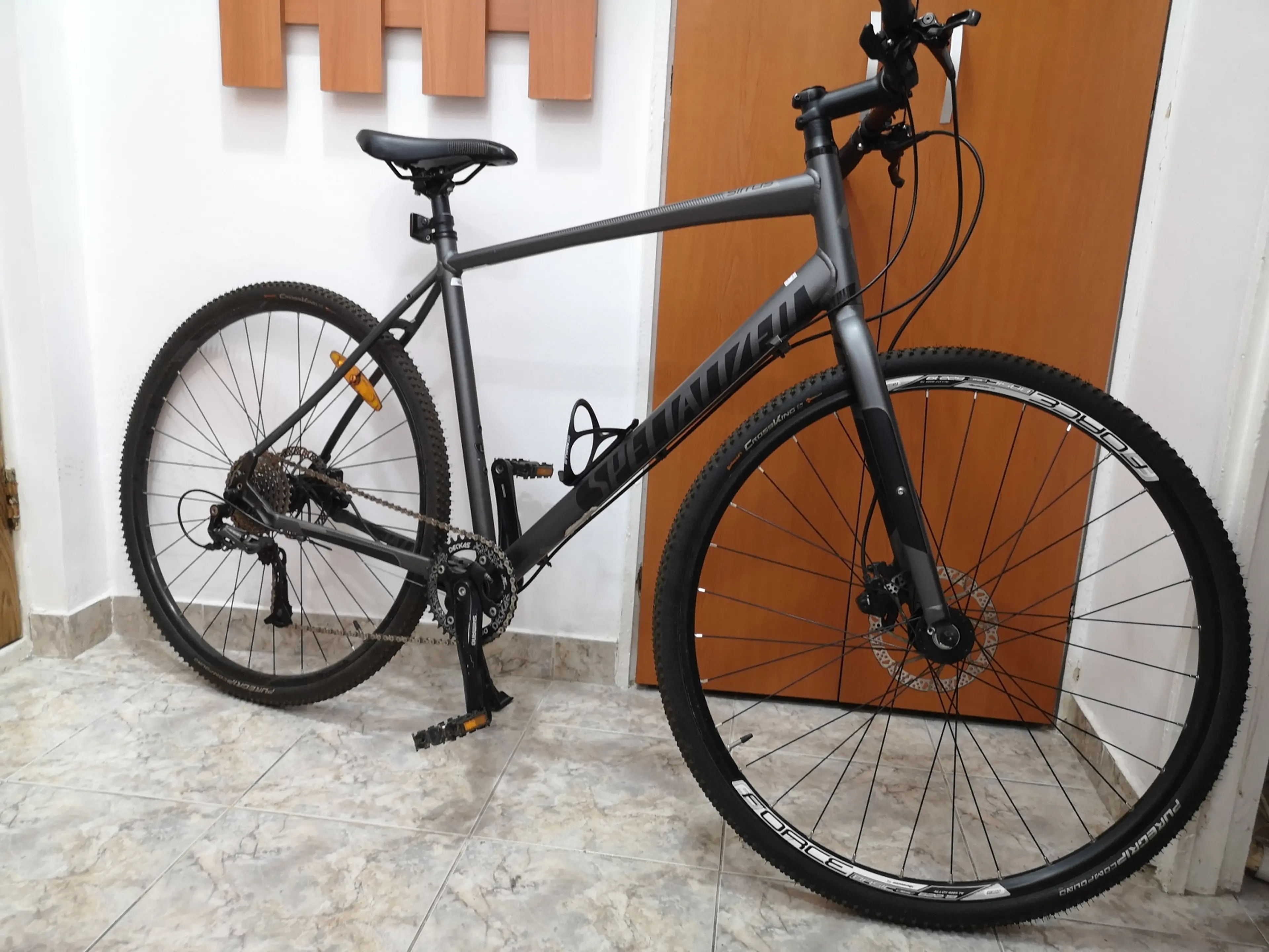 4. Specialized Sirrus Sport 2015/ City bike