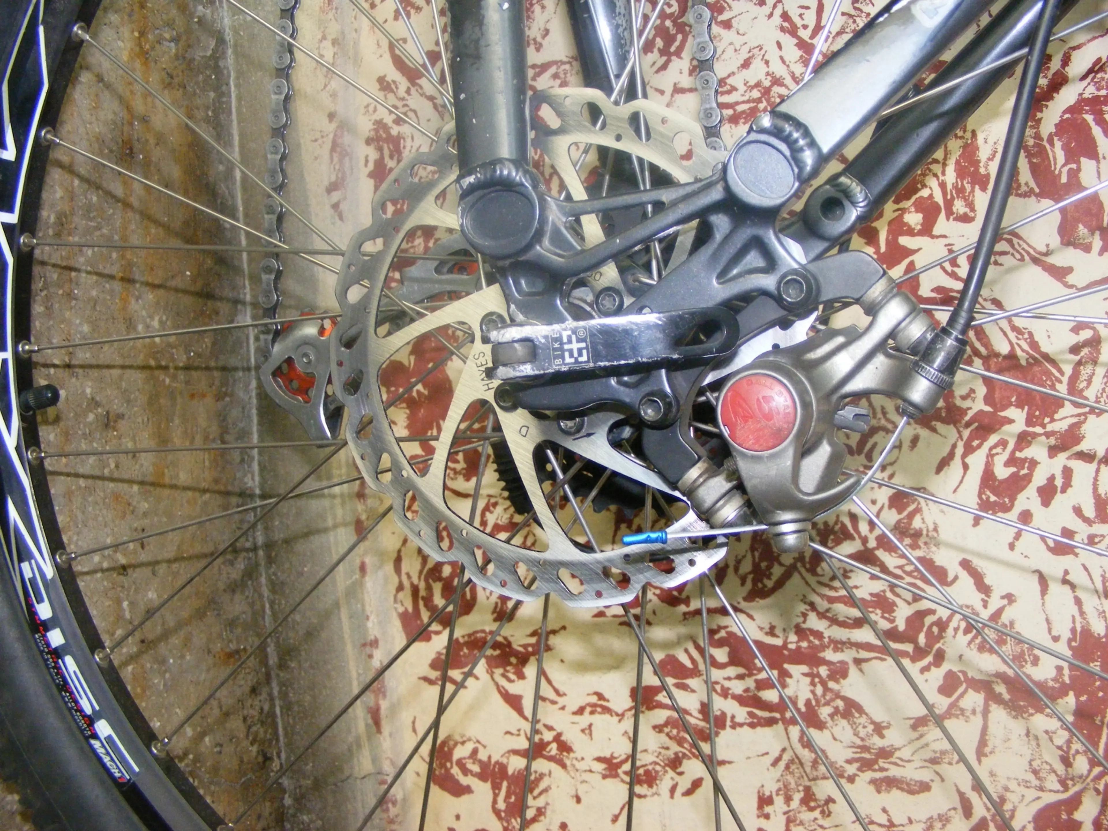 1. Mountain bike Magellan crux