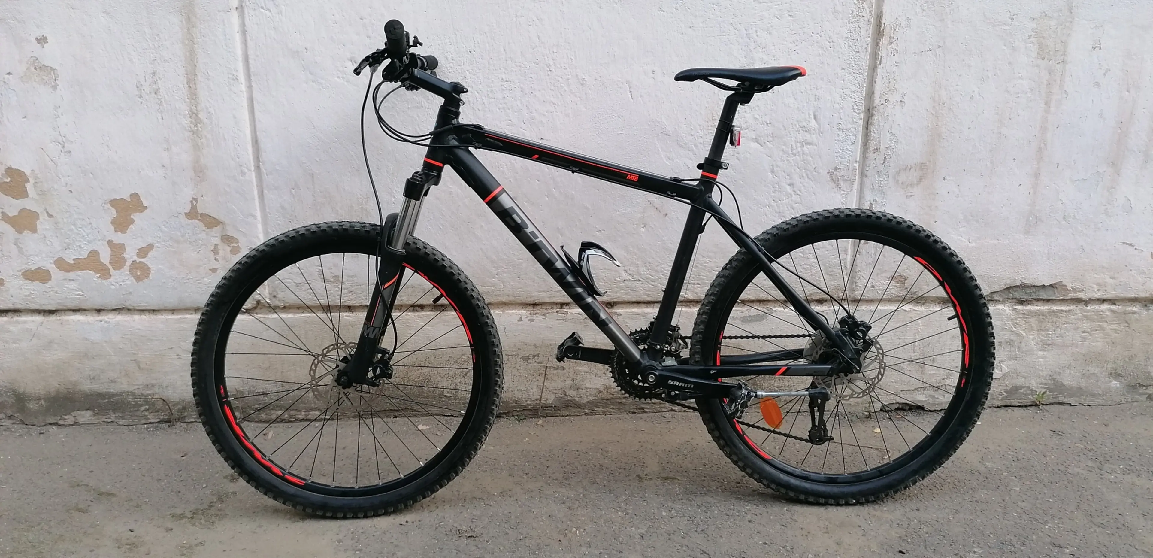 1. Bicicleta RockRider 540