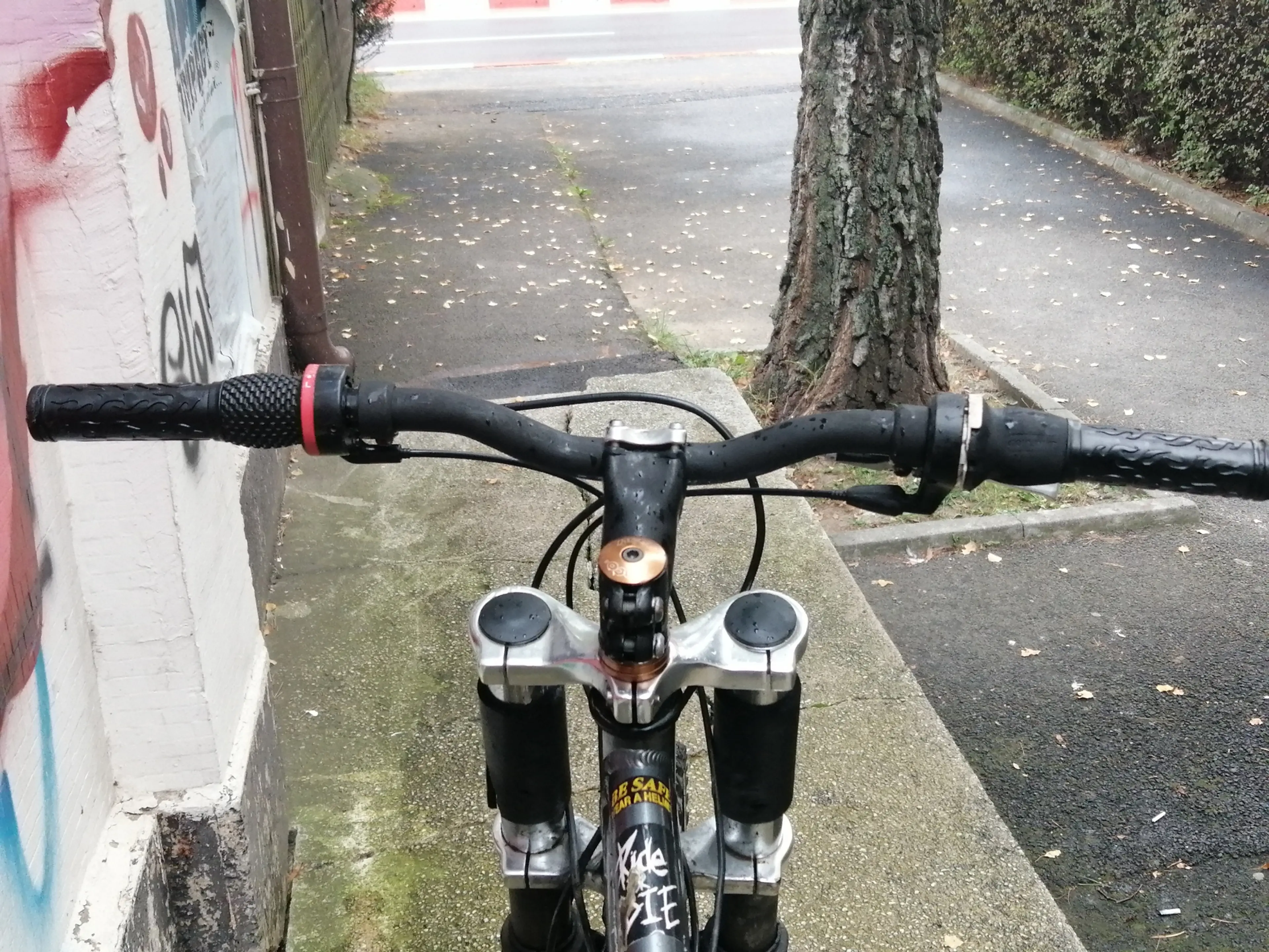 Image Vând bicileta full suspension cu frâne pe disc
