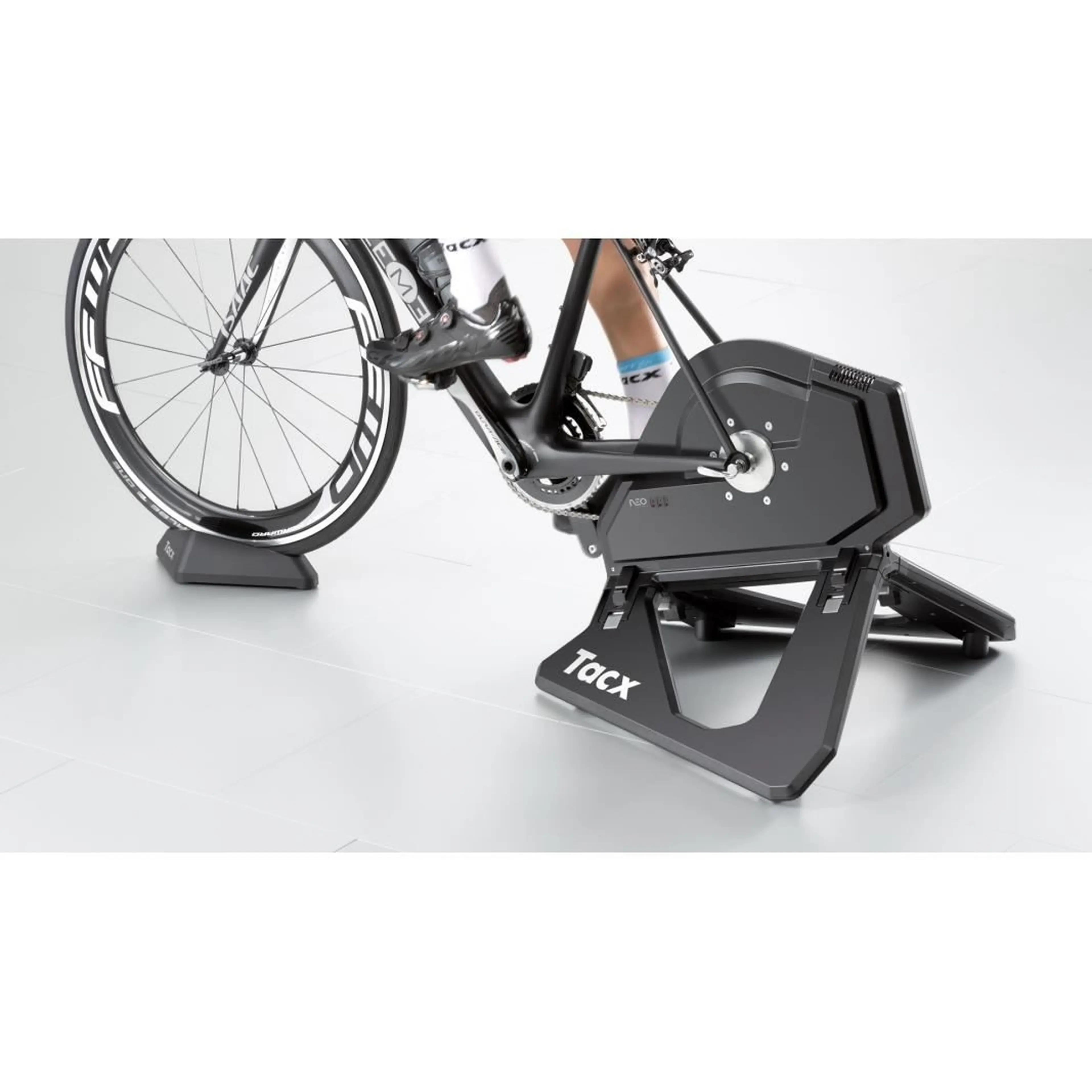 3. Home Trainer ciclism TACX NEO Smart Interactive Direct Drive T2800