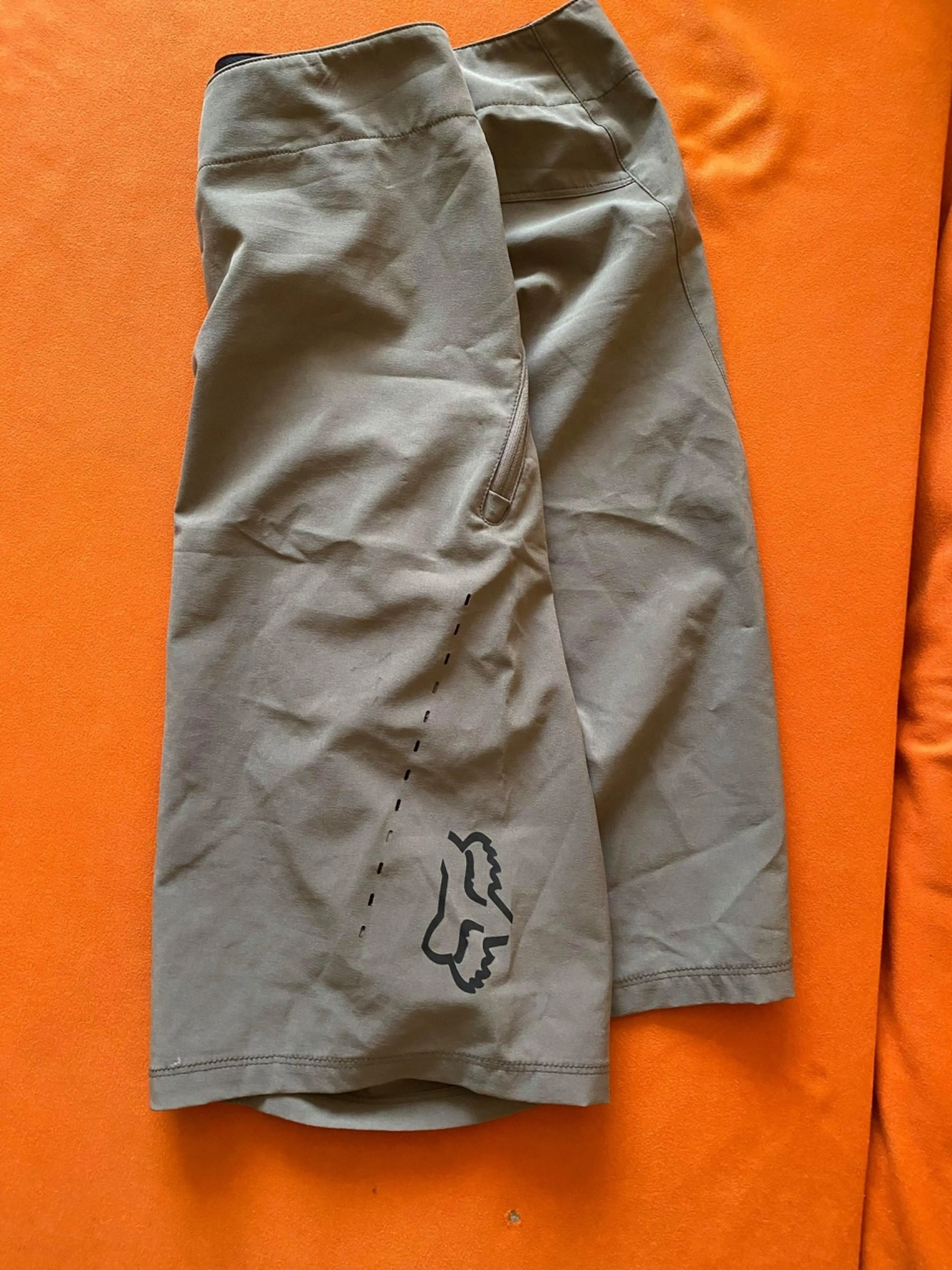 2. Vand pantaloni Fox Flexair Lite