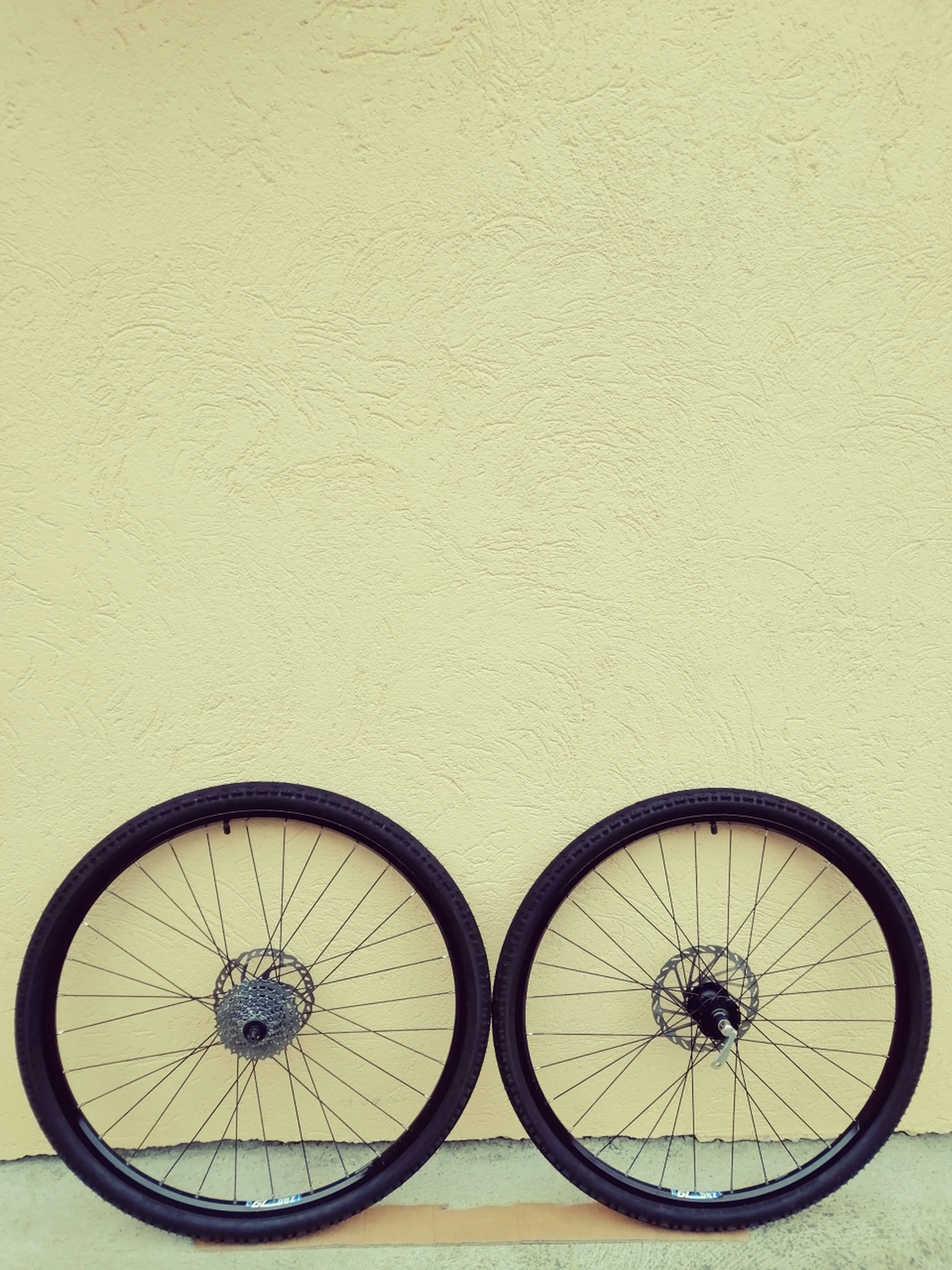 1. Bicicleta Set Roti 28"Inch