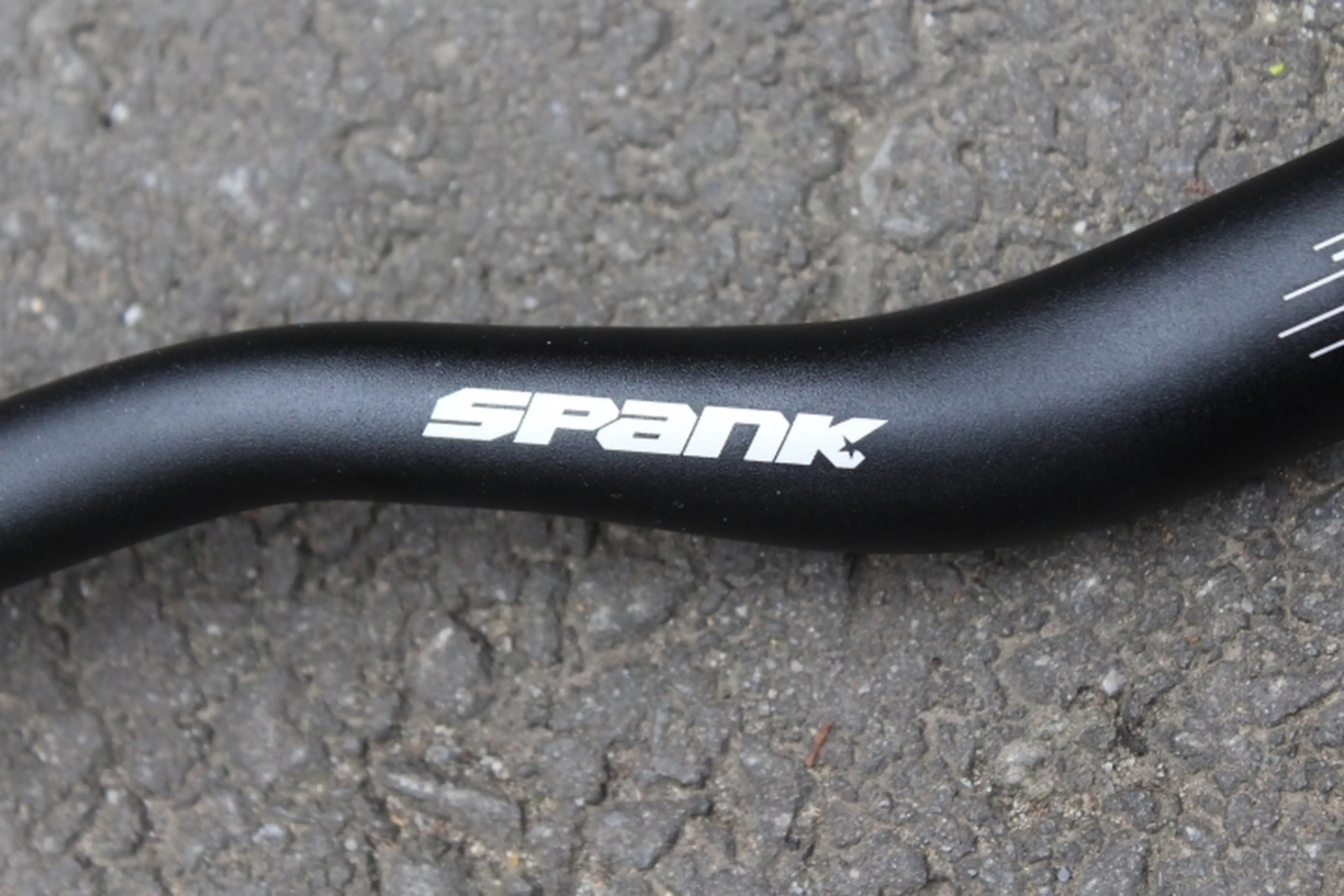 2. Spank Spoon Shotpeen 785mm - 31.8' Rise 40'