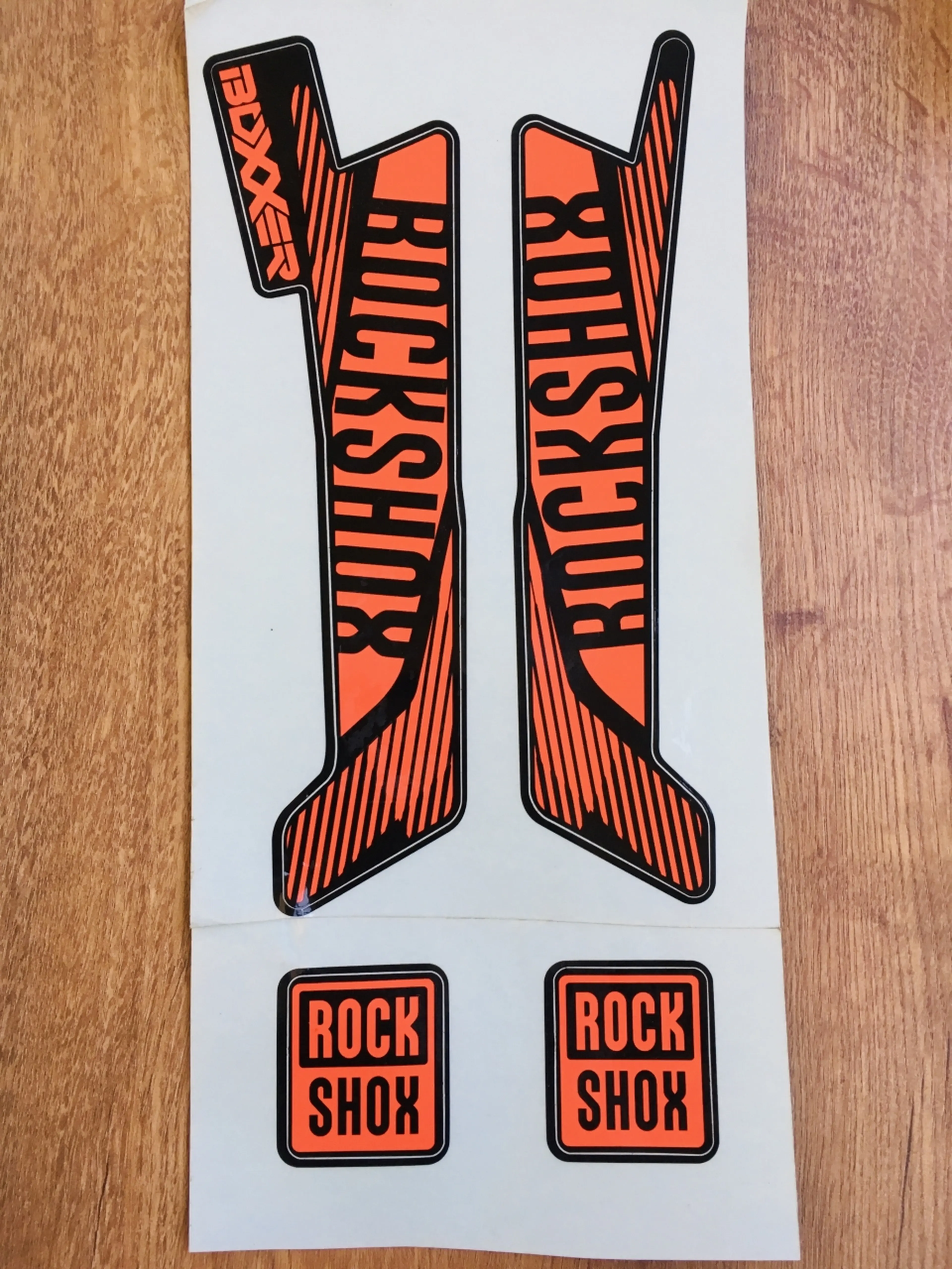 1. Sticker furca RockShox Boxxer