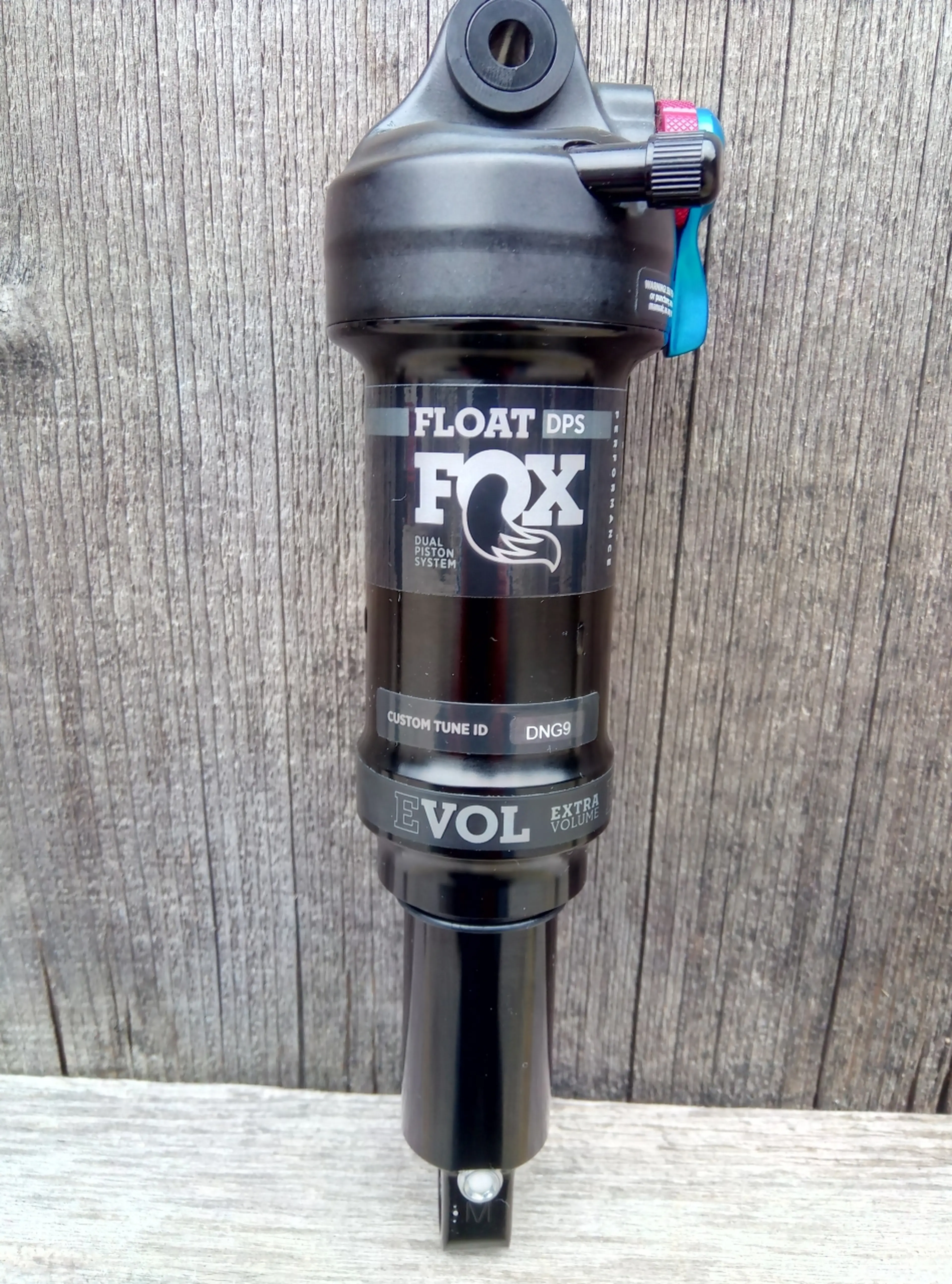 1. FOX FLOAT DPS Performance 190x42.5mm