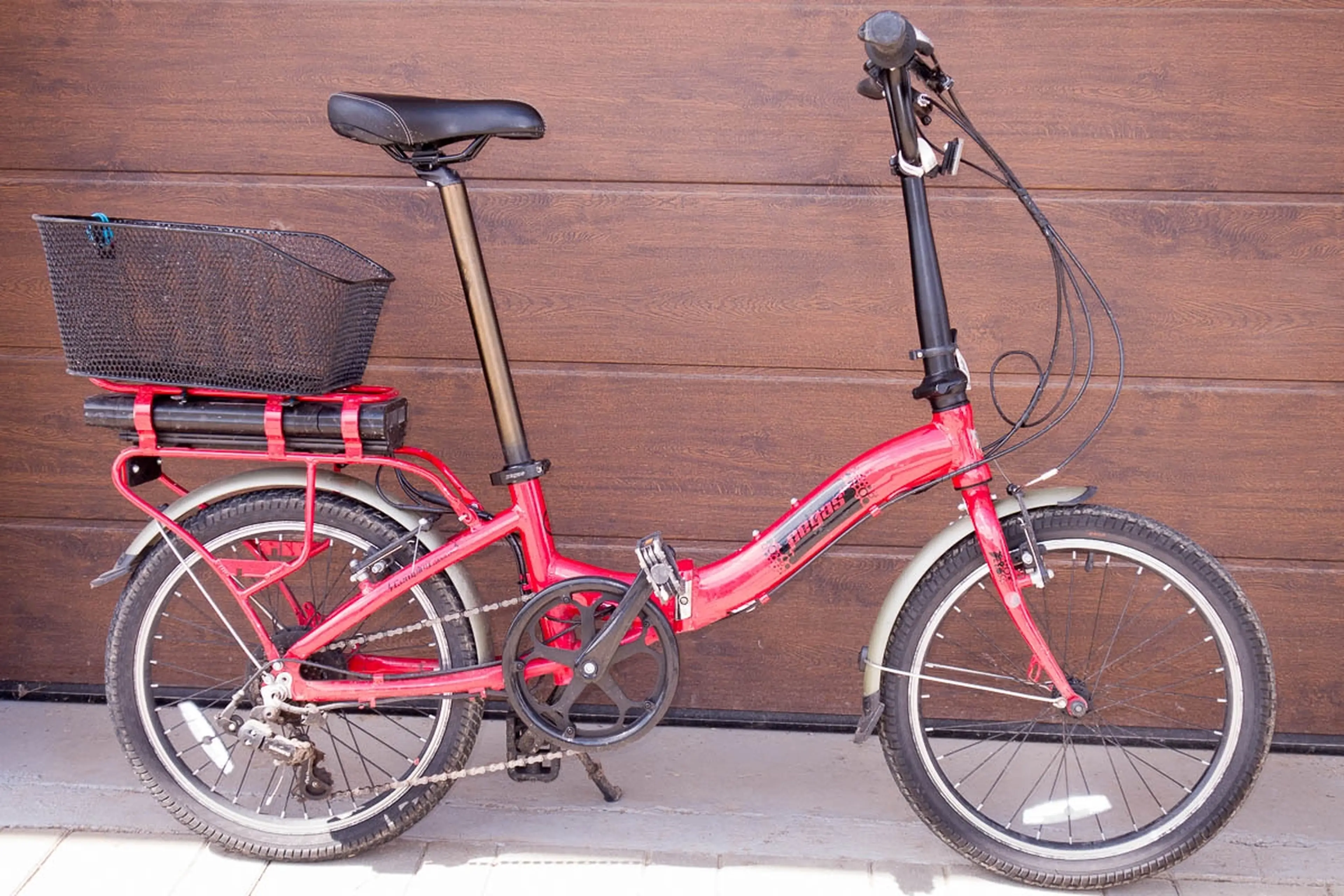 2. Bicicleta electrica pliabila Pegas Camping Dinamic rosu in stare buna