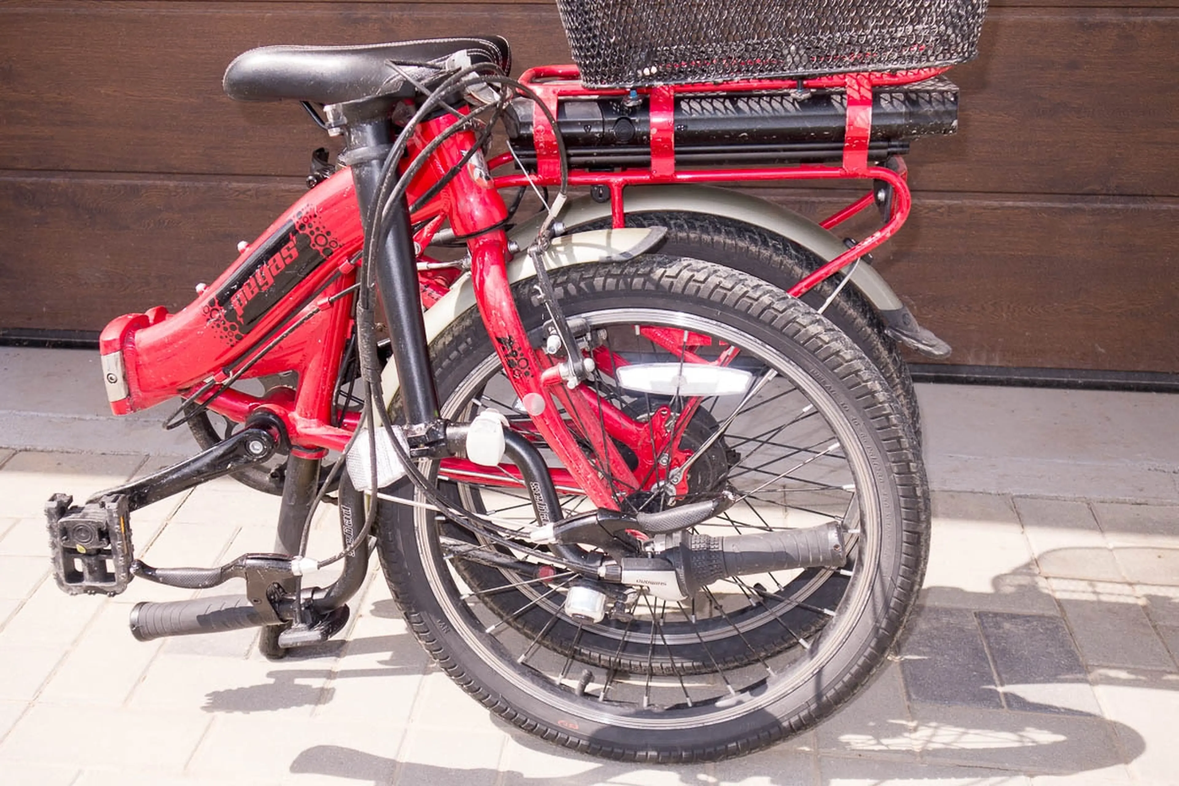 6. Bicicleta electrica pliabila Pegas Camping Dinamic rosu in stare buna