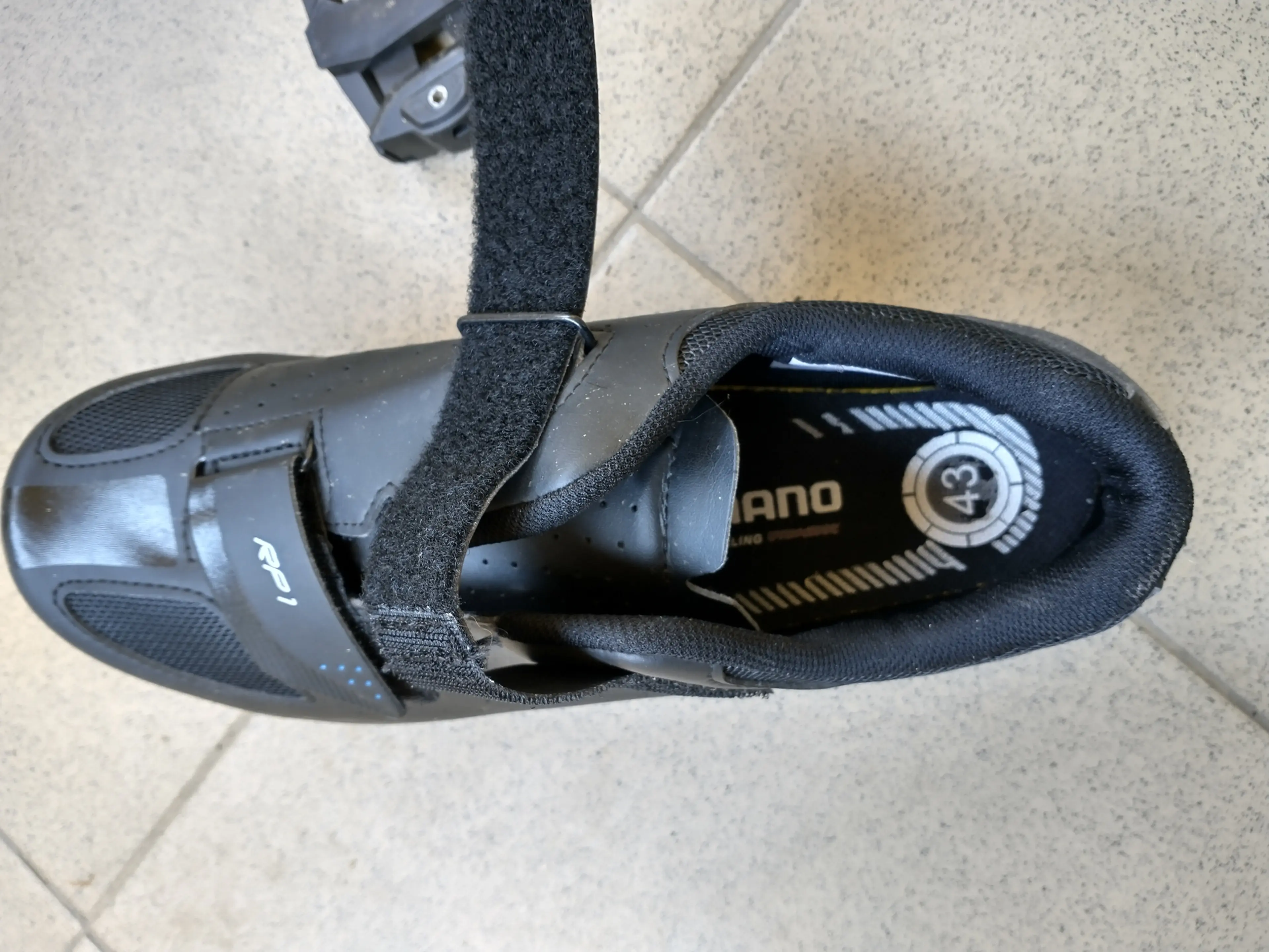 Image Pantofi Shimano cu clipsuri si pedale