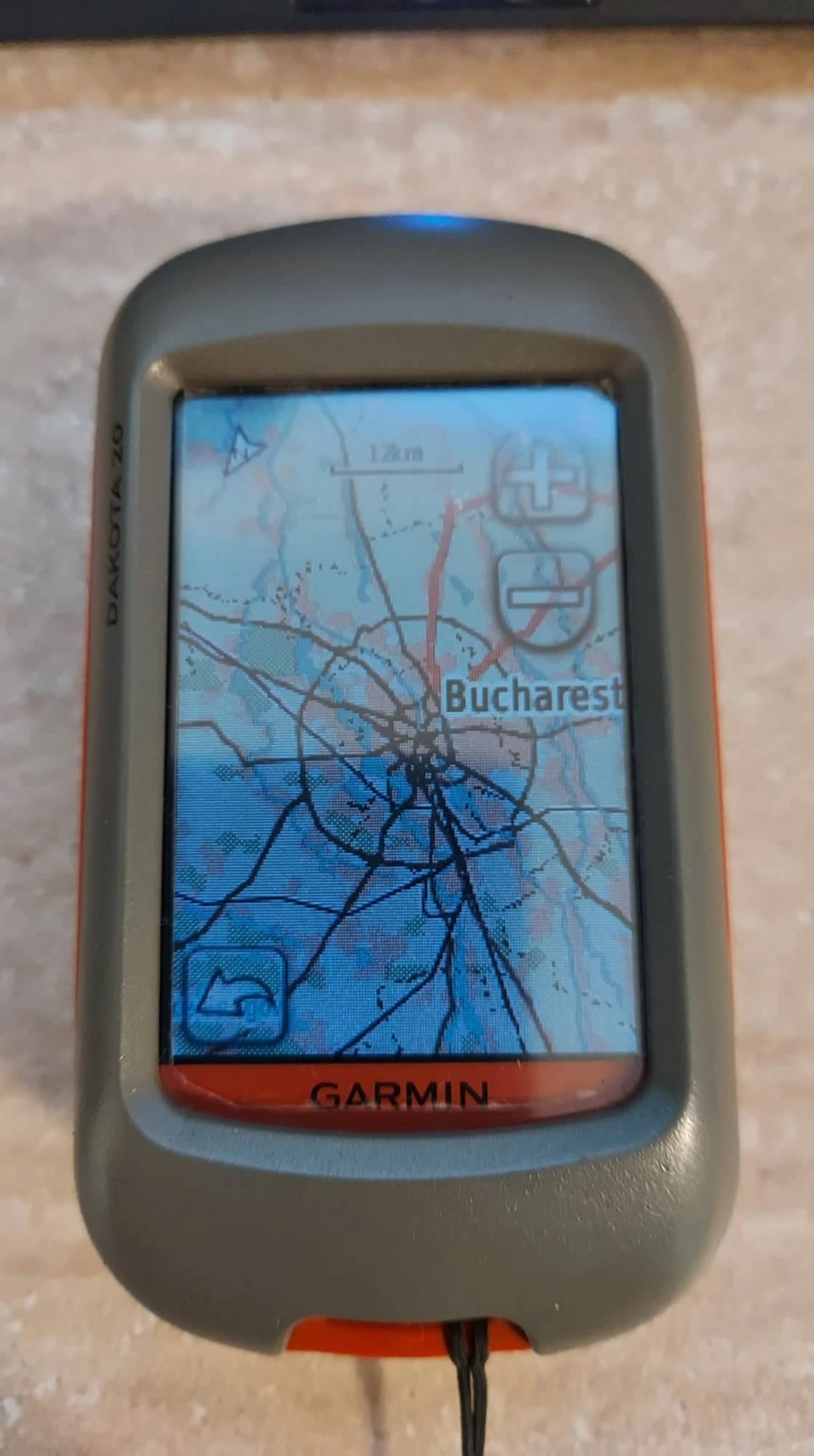 8. GPS Garmin Dakota 20 pentru drumetie/ciclism