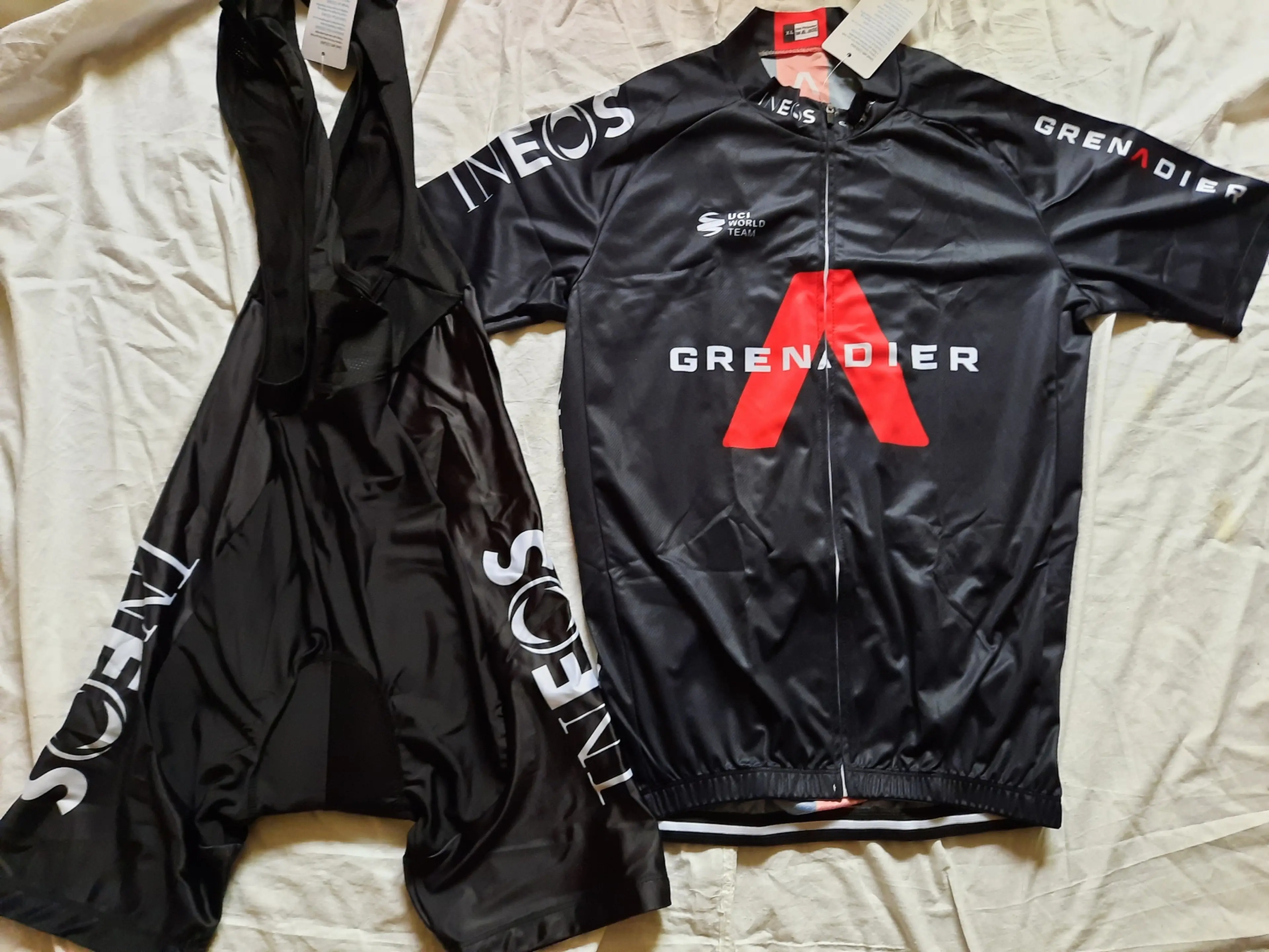 1. Echipament ciclism Ineos Grenadier 2021 set pantaloni tricou