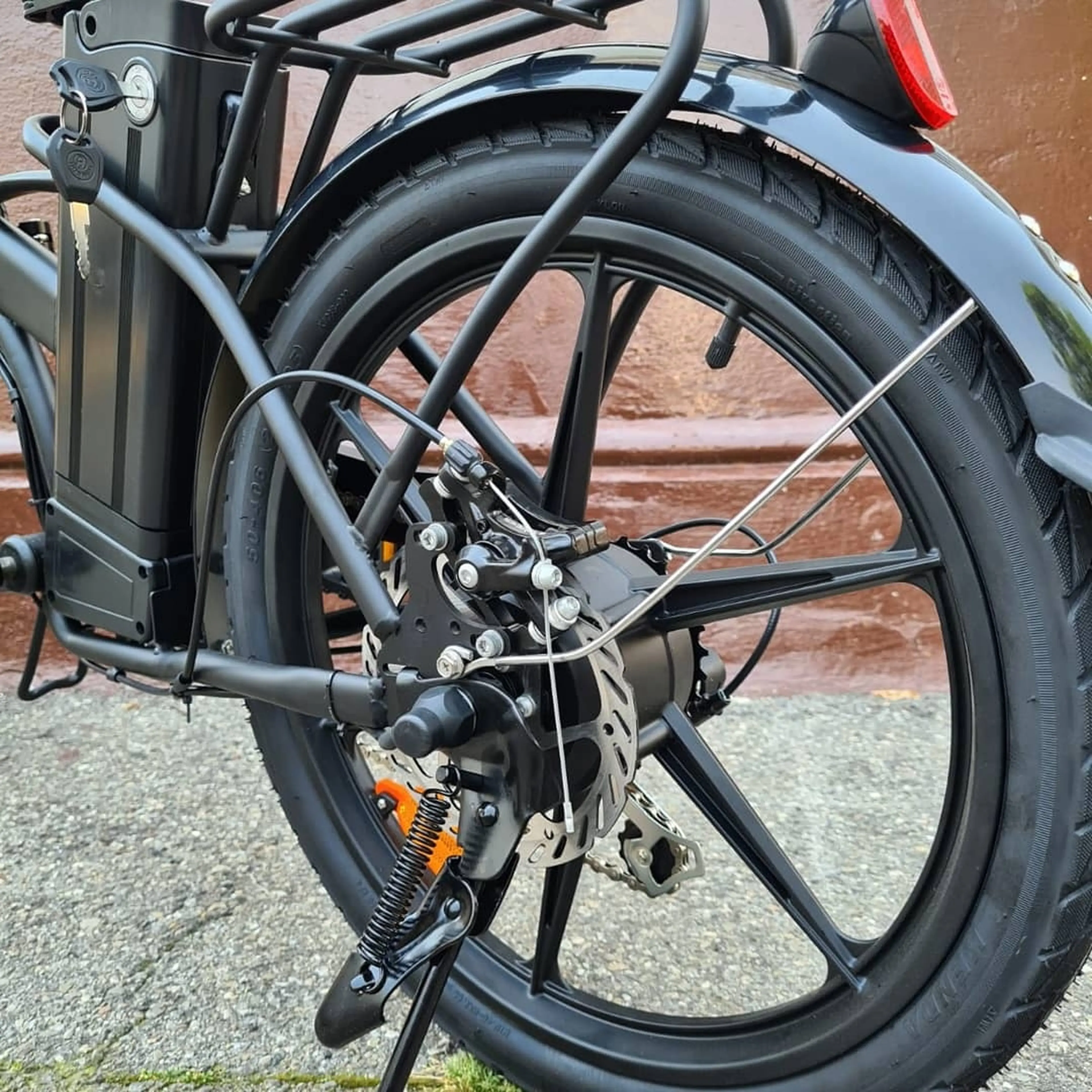 6. Bicicleta Pliabila Nakto Electrica / roti magneziu 20"/ motor 350 w