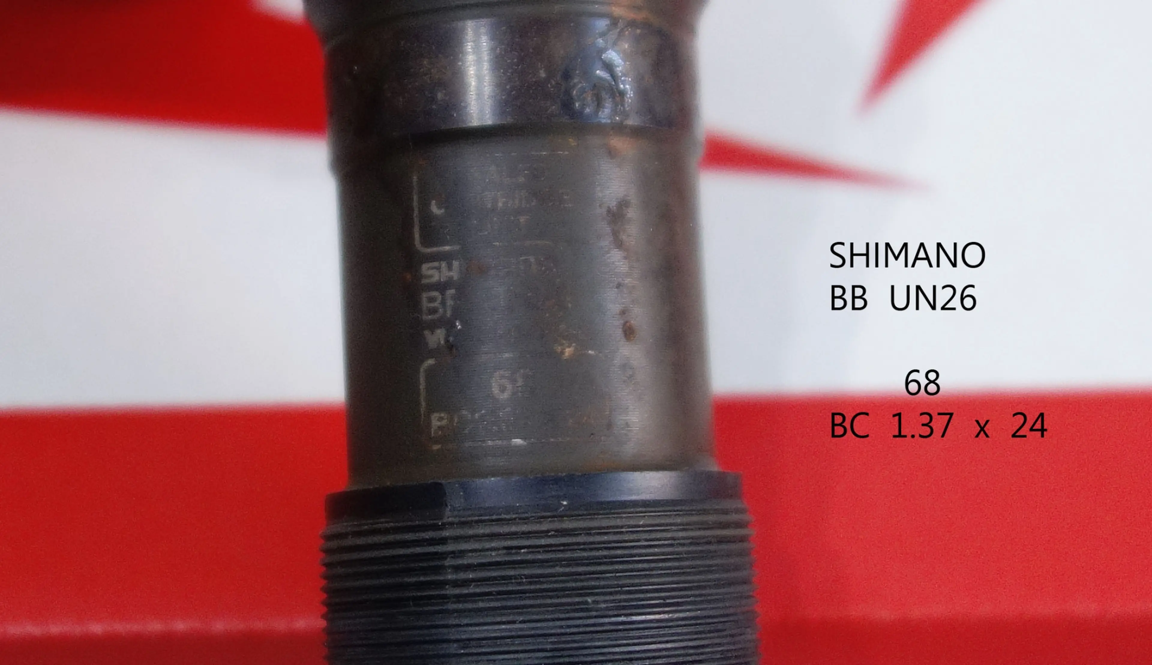 5. Vand butuc pedalier monobloc Shimano UN26 MTB 123 mm
