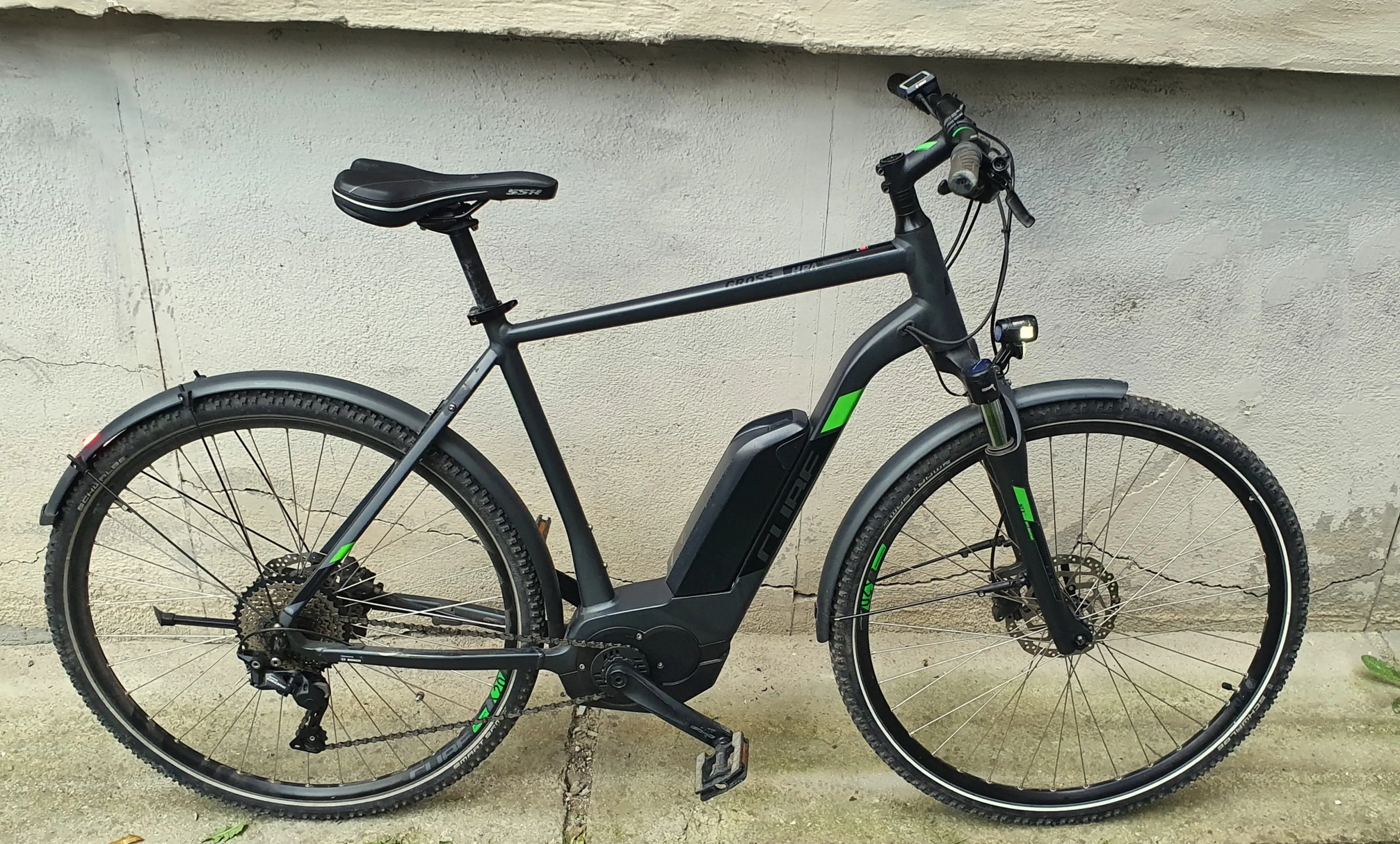 2. Bicicleta electrica Cube cu motor Bosch Performance Line CX