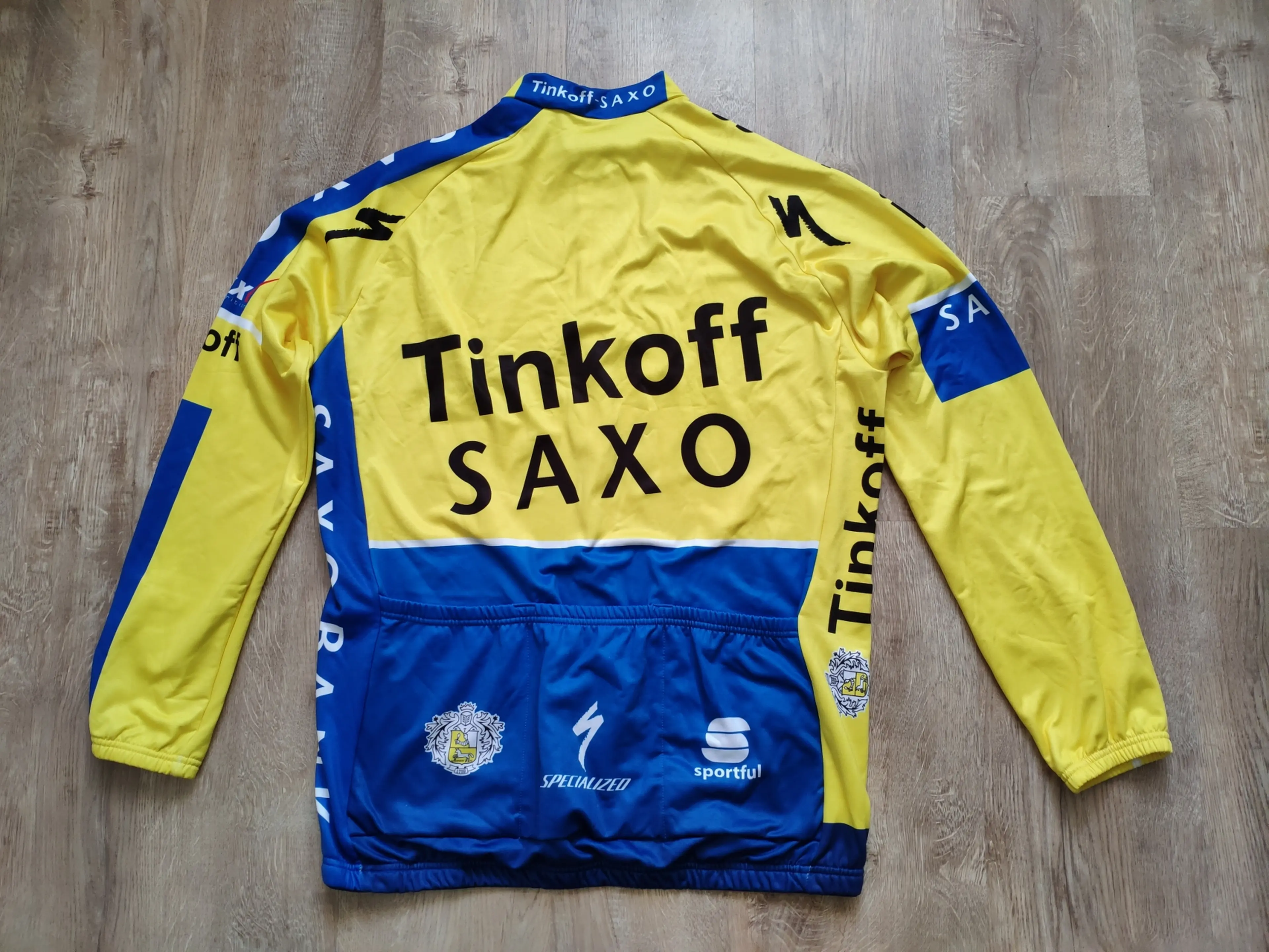 1. Set echipament toamna-iarna Saxo Tinkoff