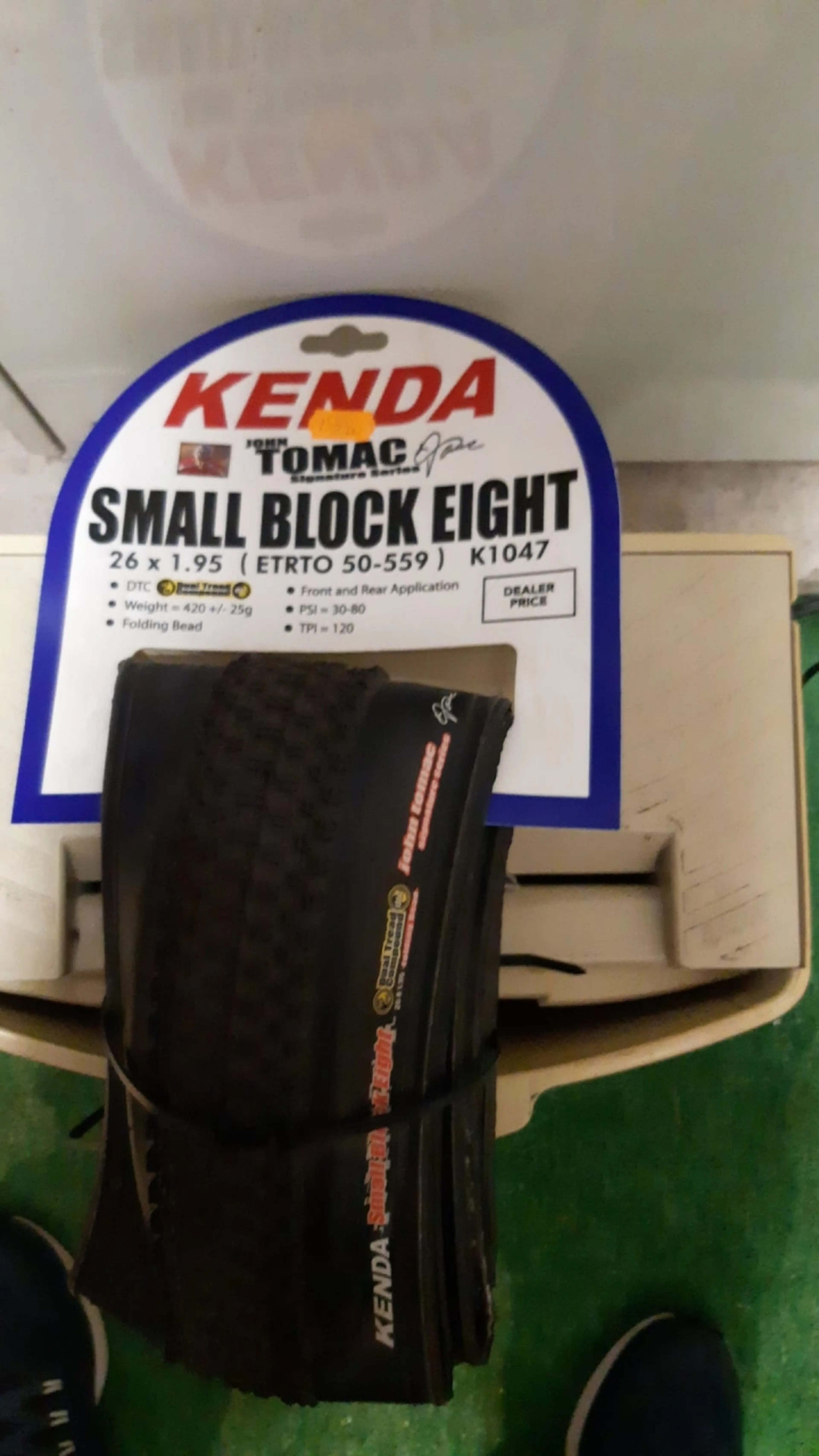2. Kenda Small Block Eight Foldabil John Tomac Signature 26x1.95