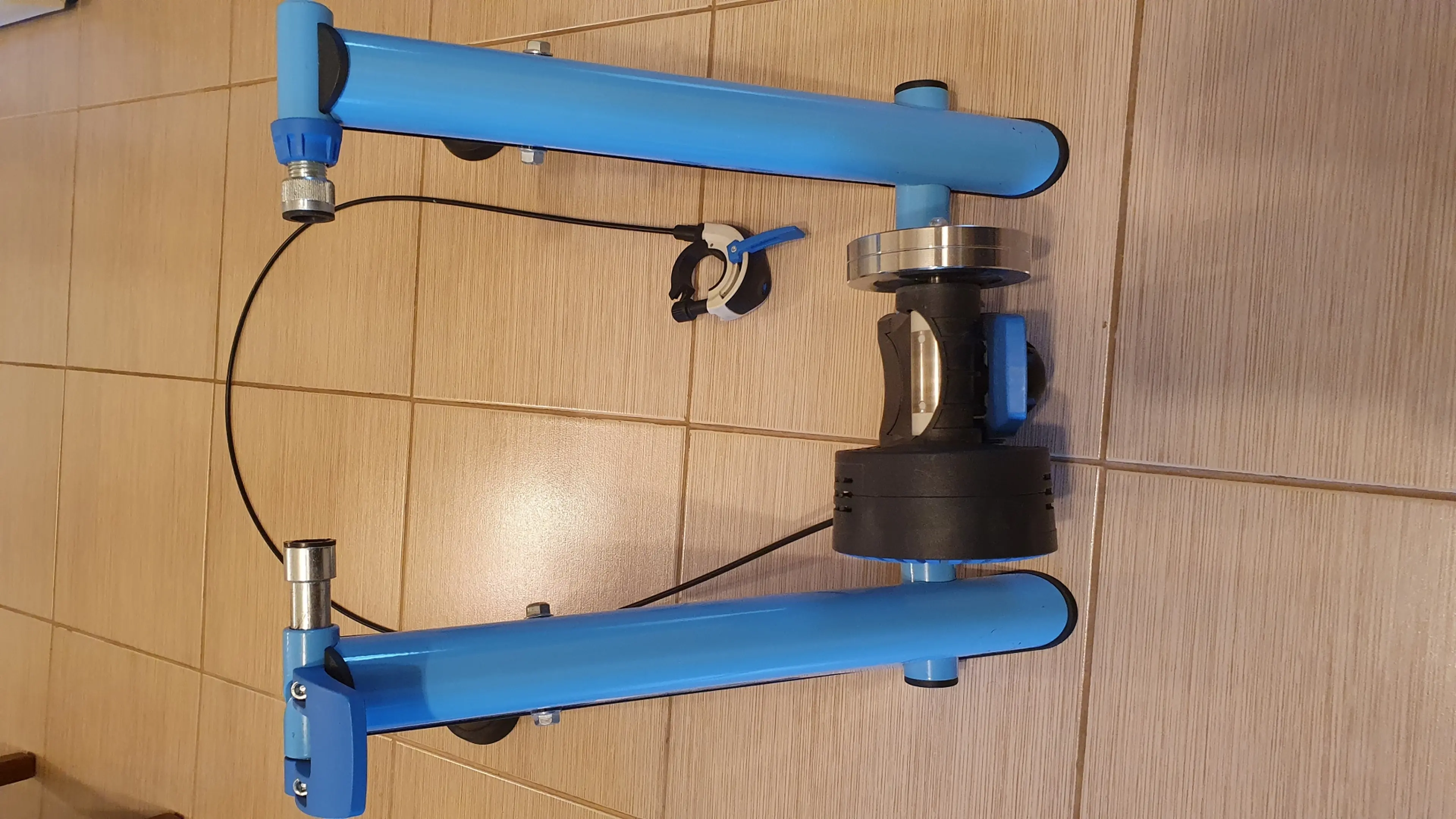 1. Vand trainer Tacx Blue Matic T2650