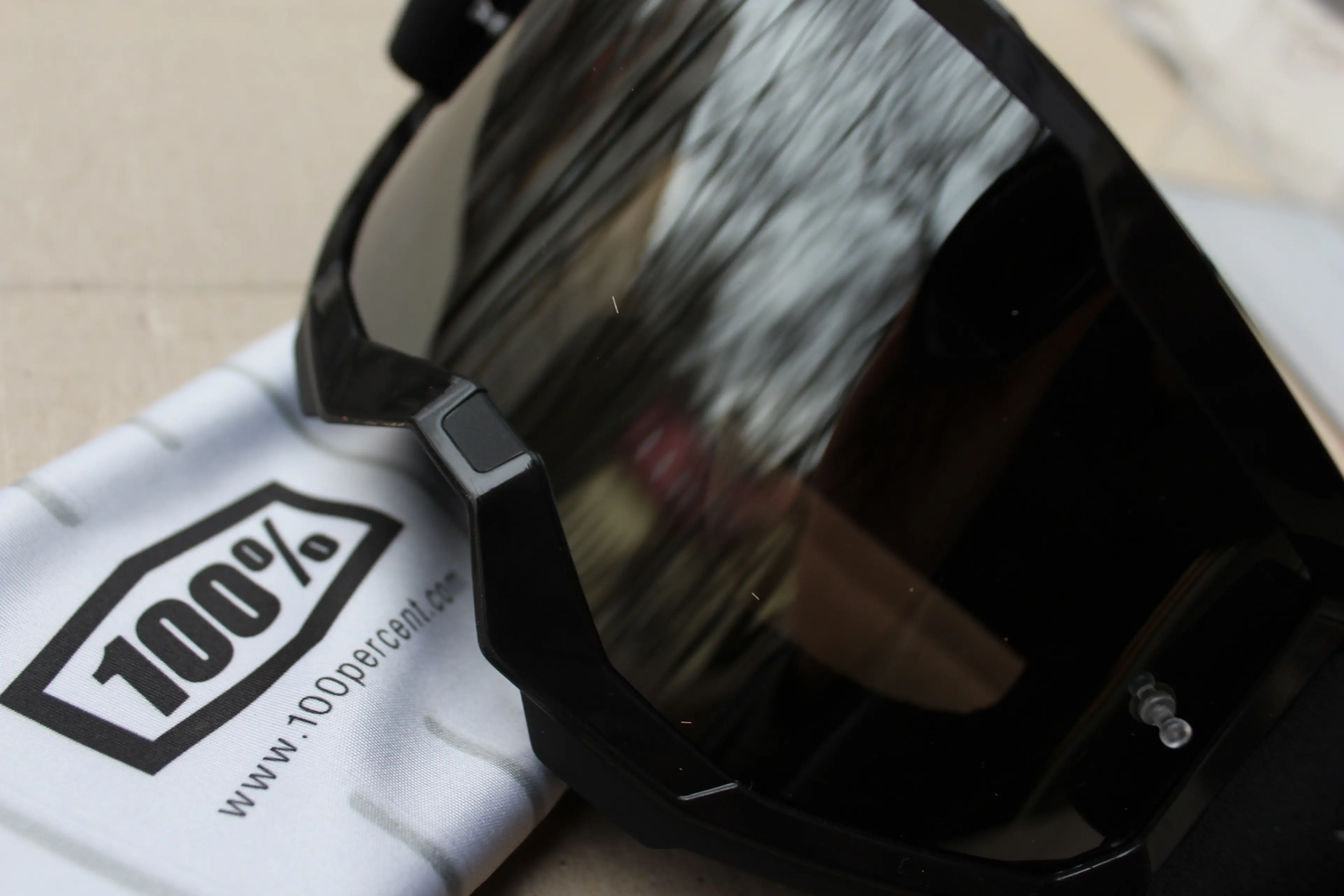 Image 100% Strata 2 Stealth Black - Goggle Silver Mirror Lens + sticker