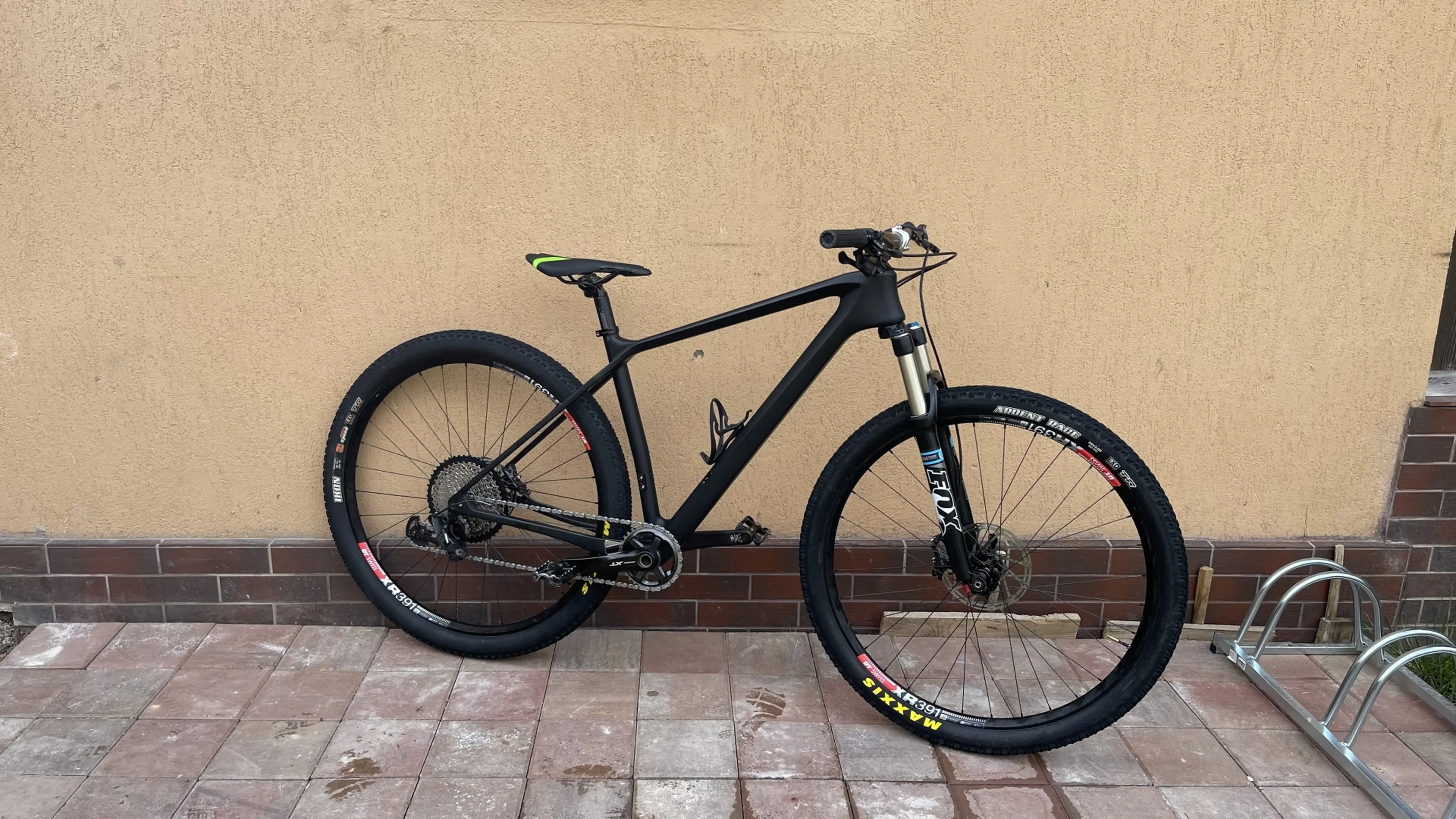1. Bicicleta XC Custom 1x12 / Carbon / Fox / L /9.5kg
