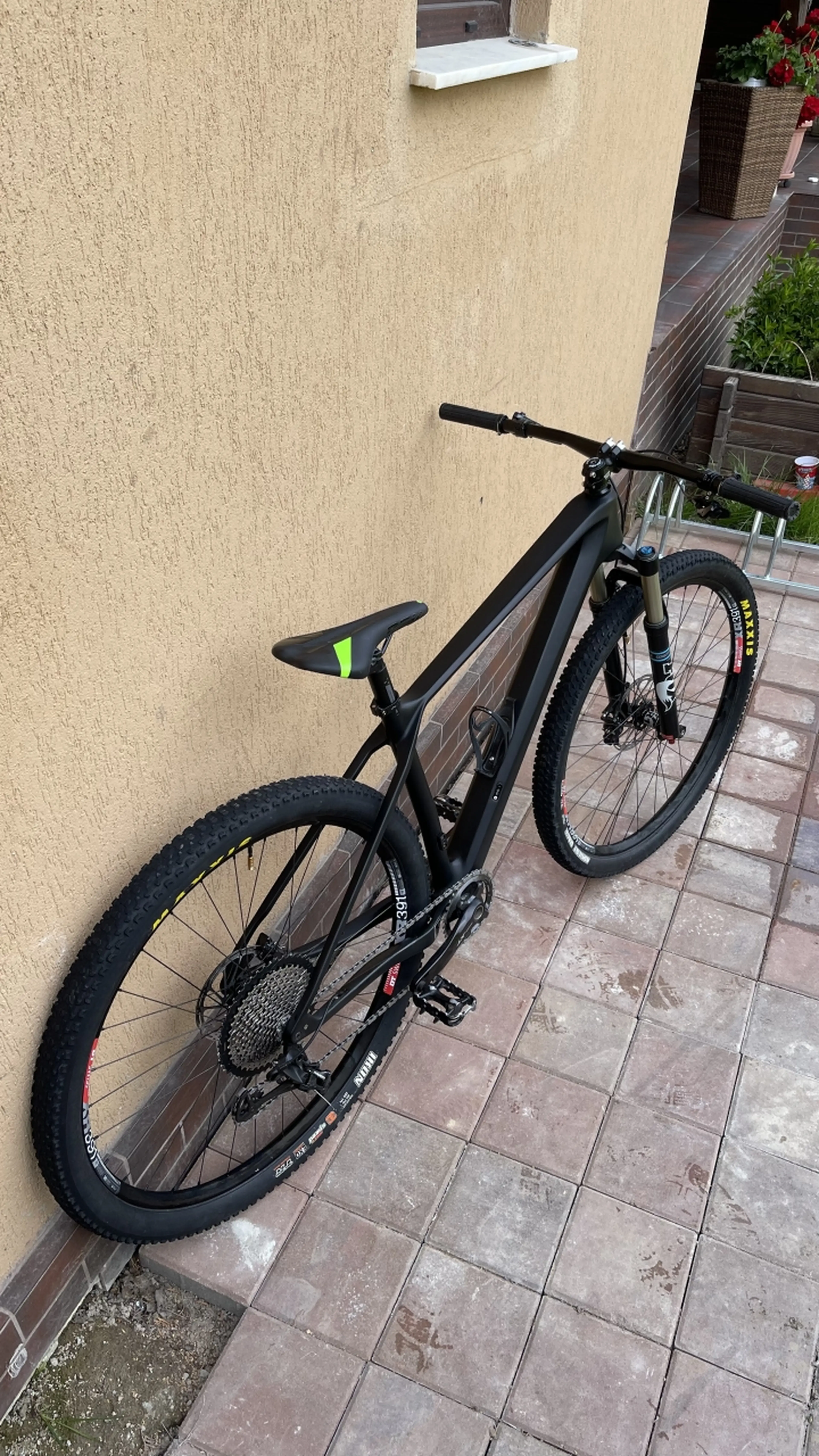 2. Bicicleta XC Custom 1x12 / Carbon / Fox / L /9.5kg