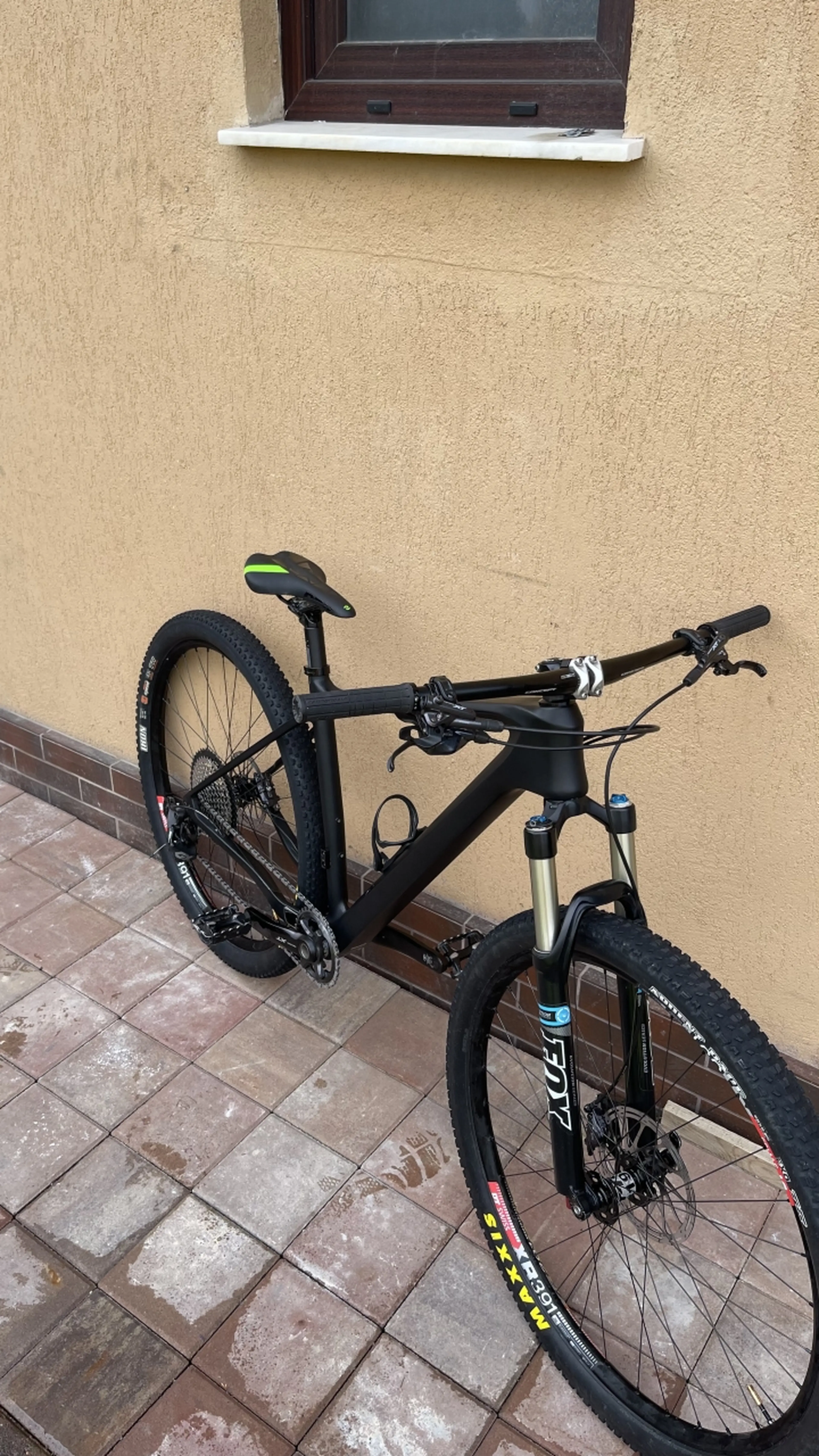 3. Bicicleta XC Custom 1x12 / Carbon / Fox / L /9.5kg