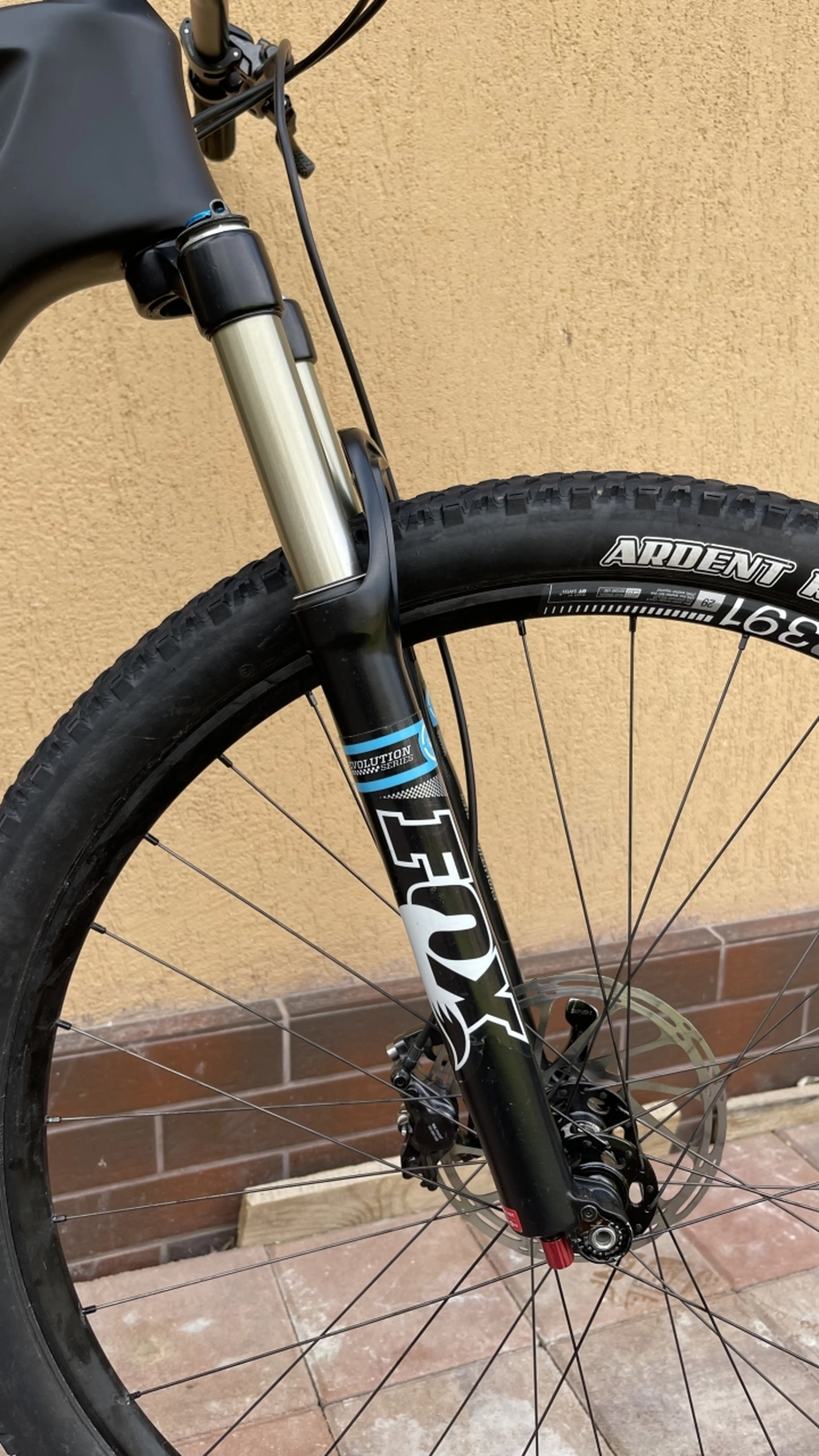 5. Bicicleta XC Custom 1x12 / Carbon / Fox / L /9.5kg