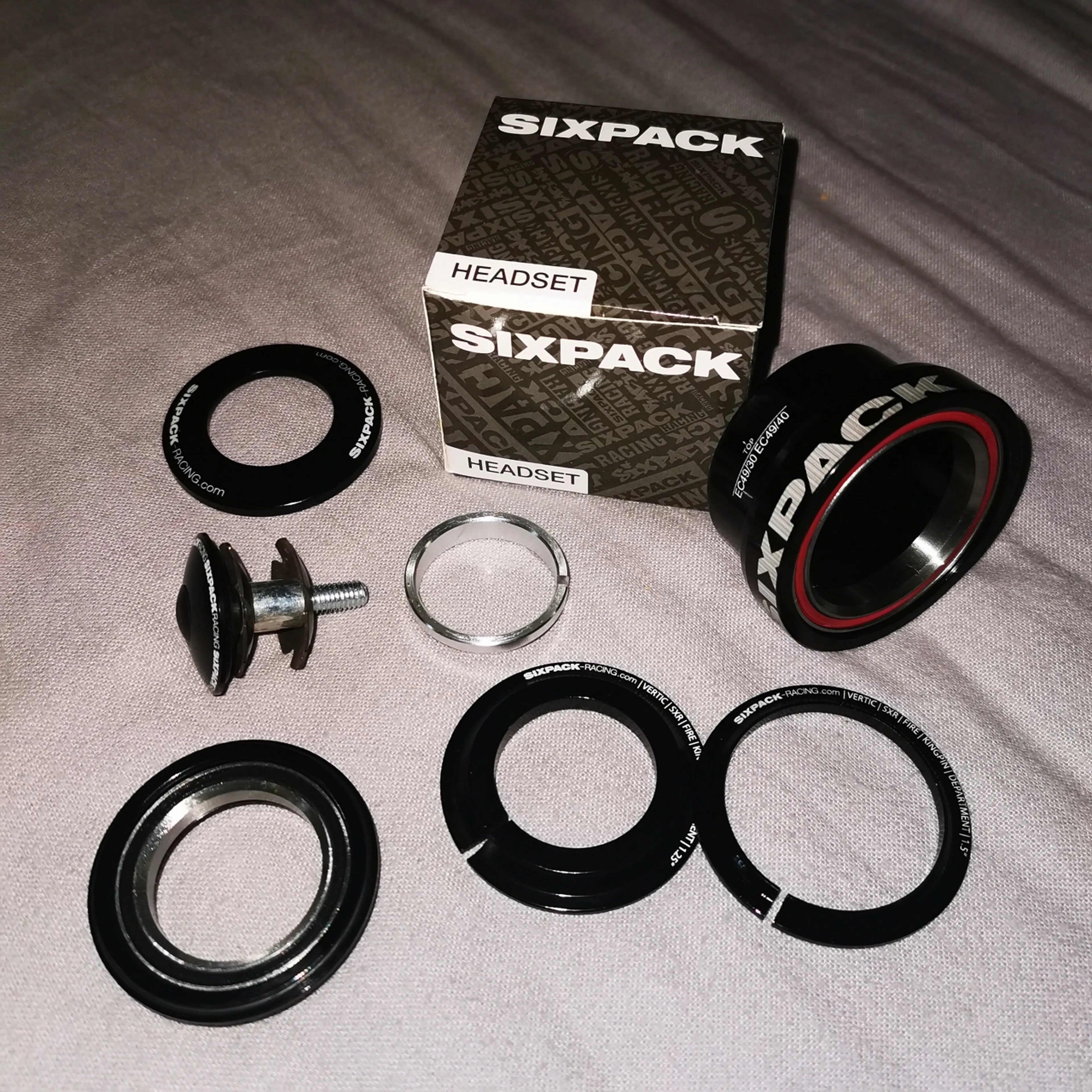 Image Sixpack Racing Fire 2in1 - headset tapered, rulmenti * NOU *