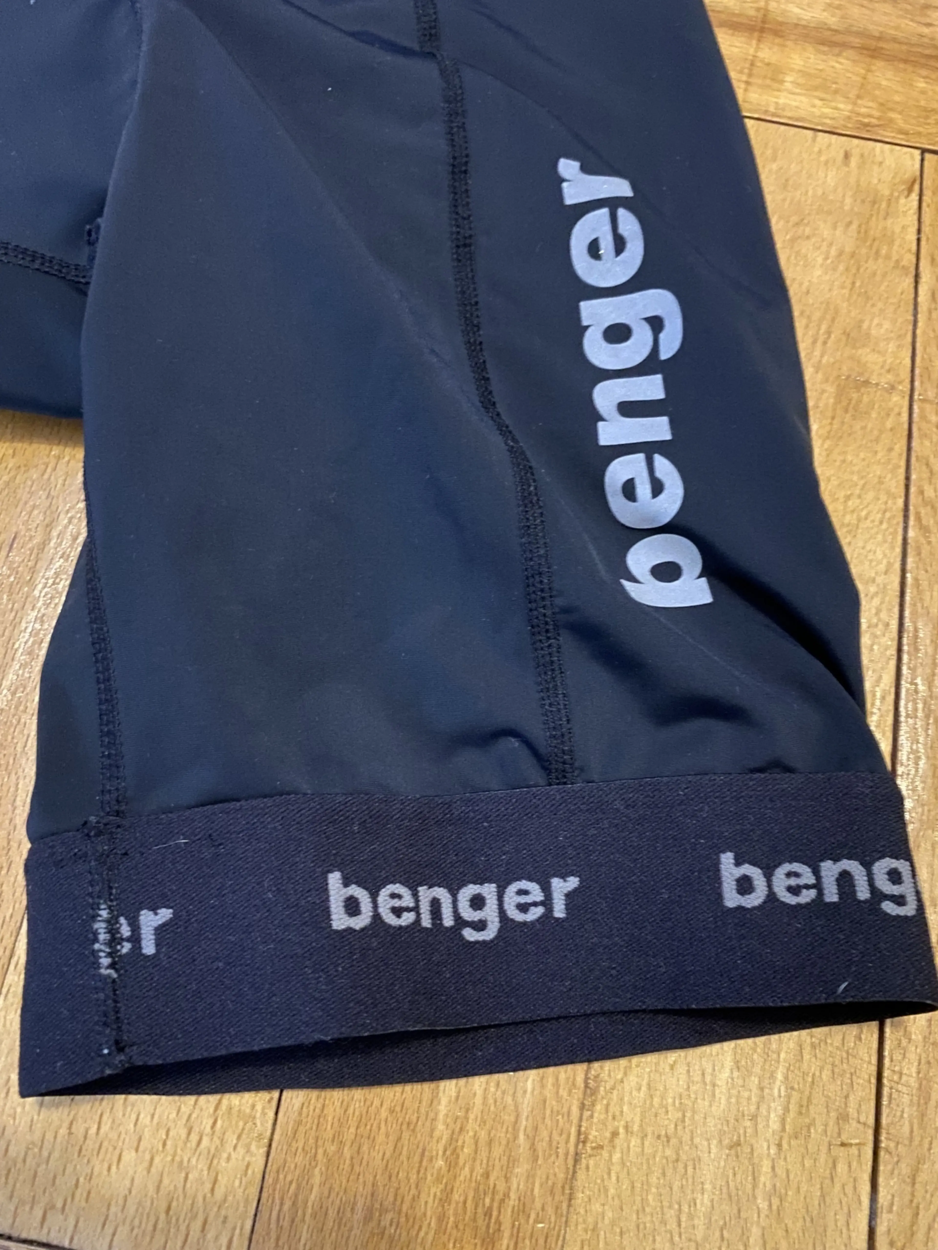 4. Pantaloni Benger M