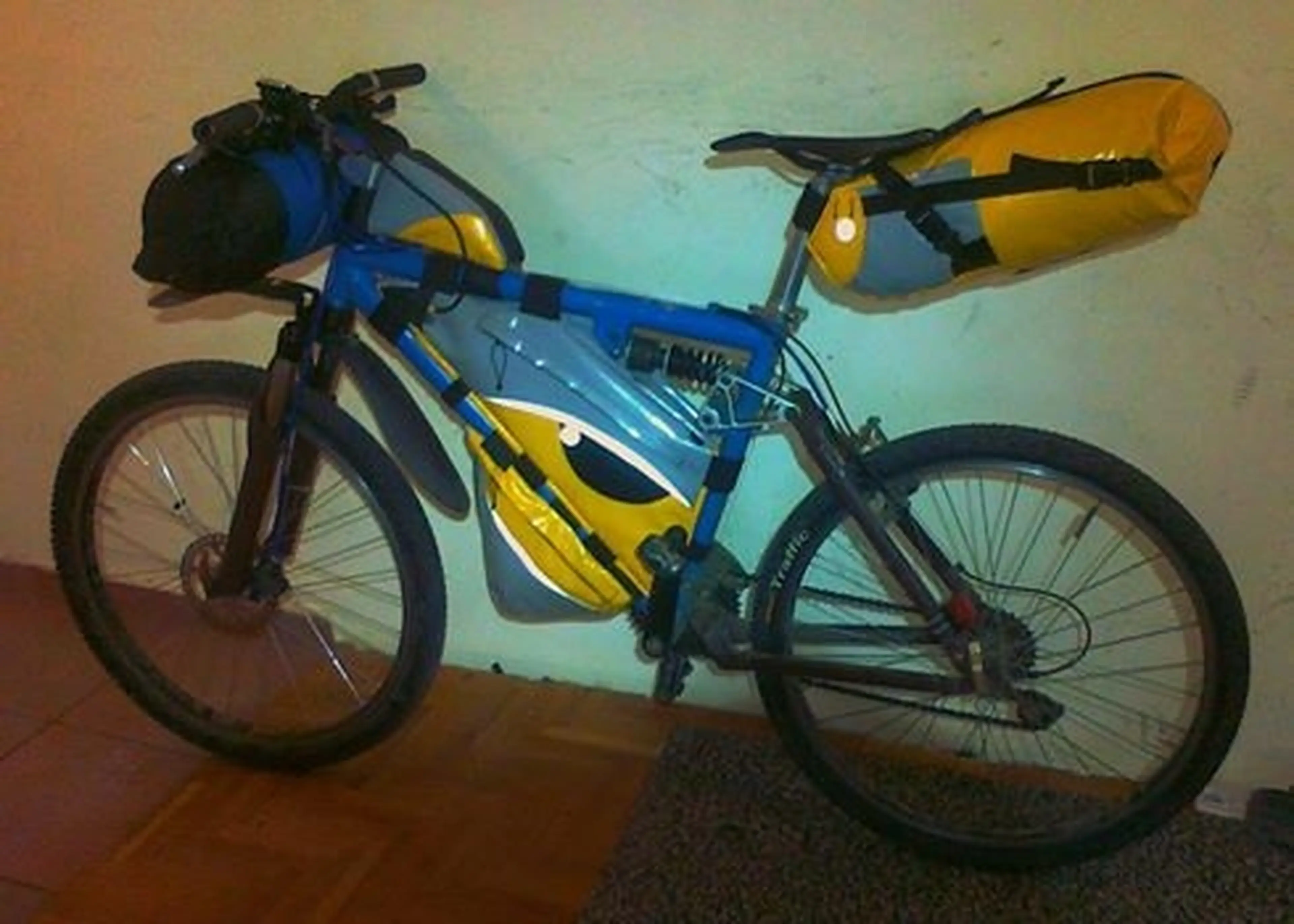 2. Genti pentru bicicleta (buikepacking) la comanda