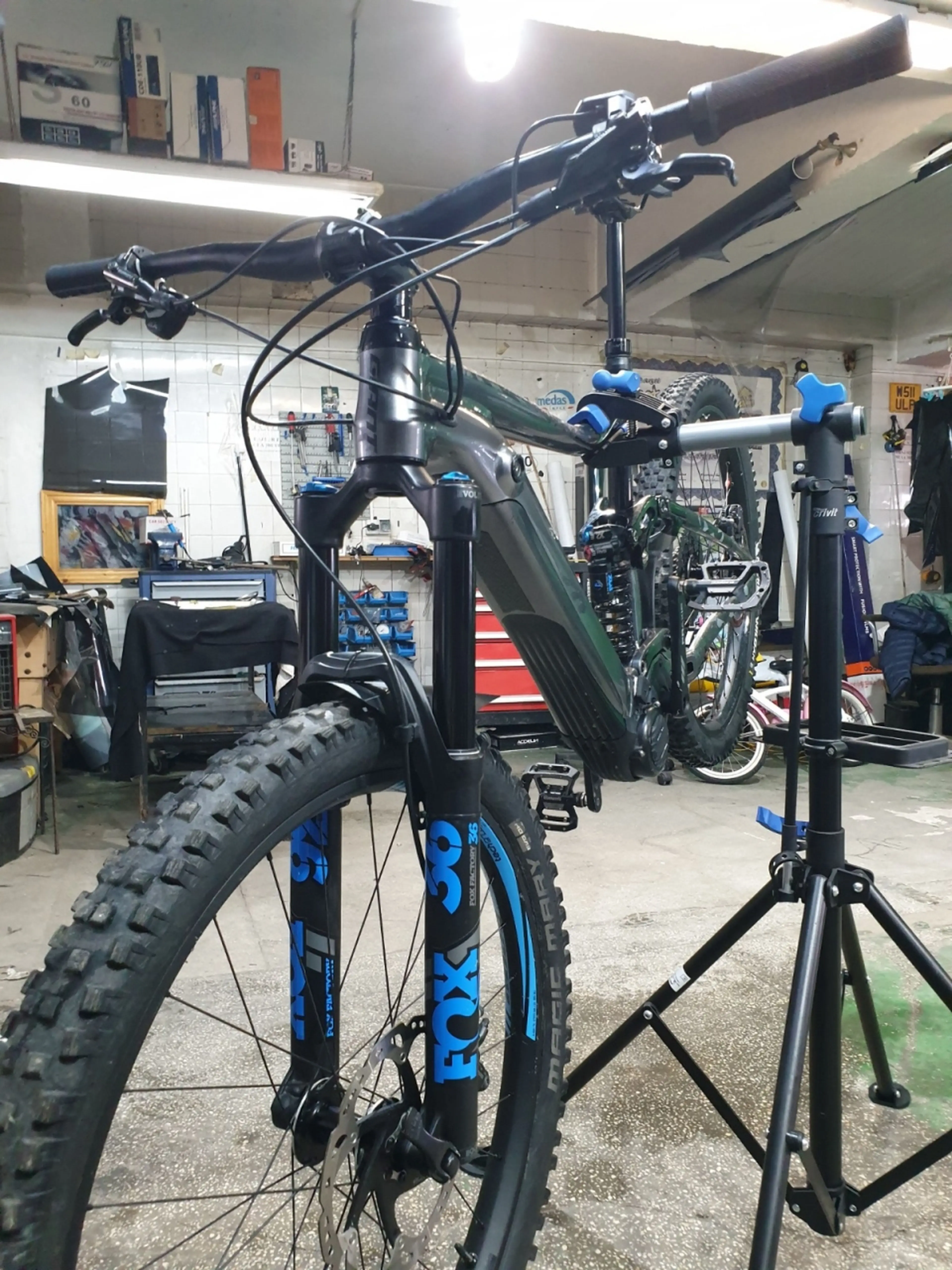 6. Bicicleta electrica full suspension Giant Trance SX E+ 1 Pro 2019