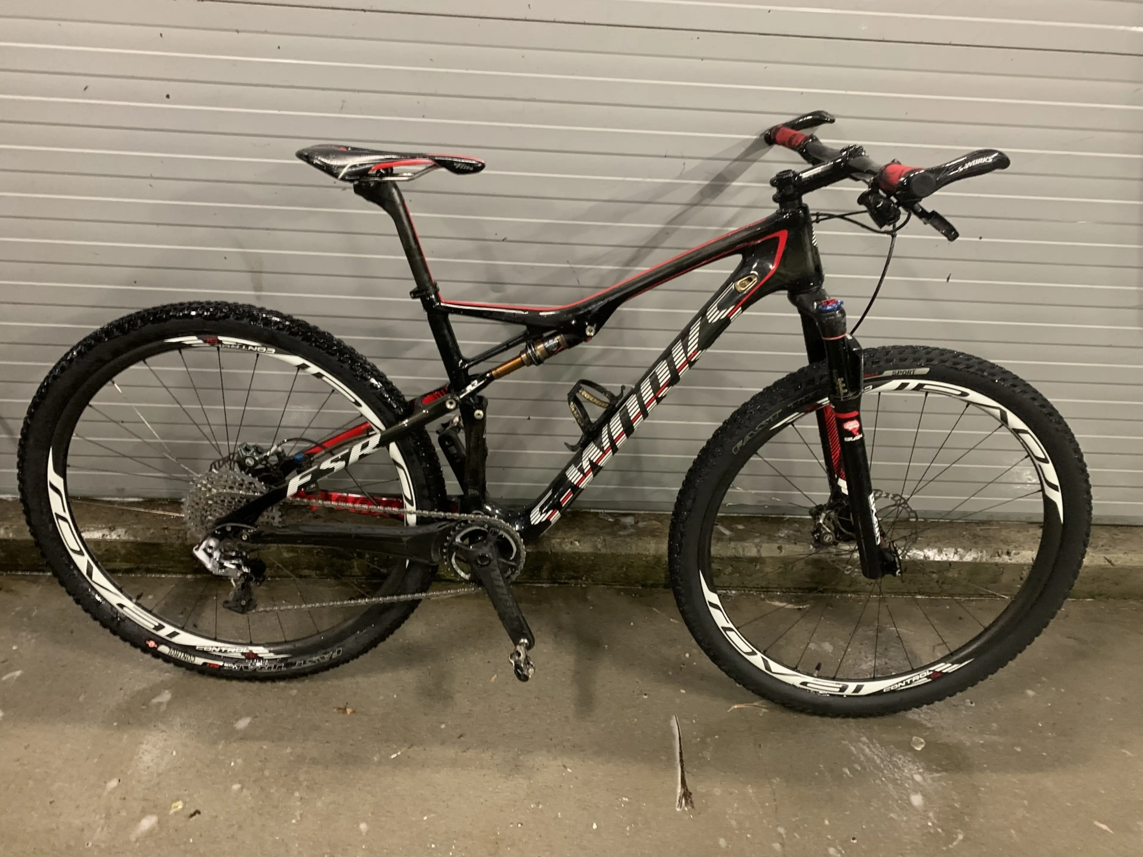 1. Vând Specialized S-Works Epic World Cup