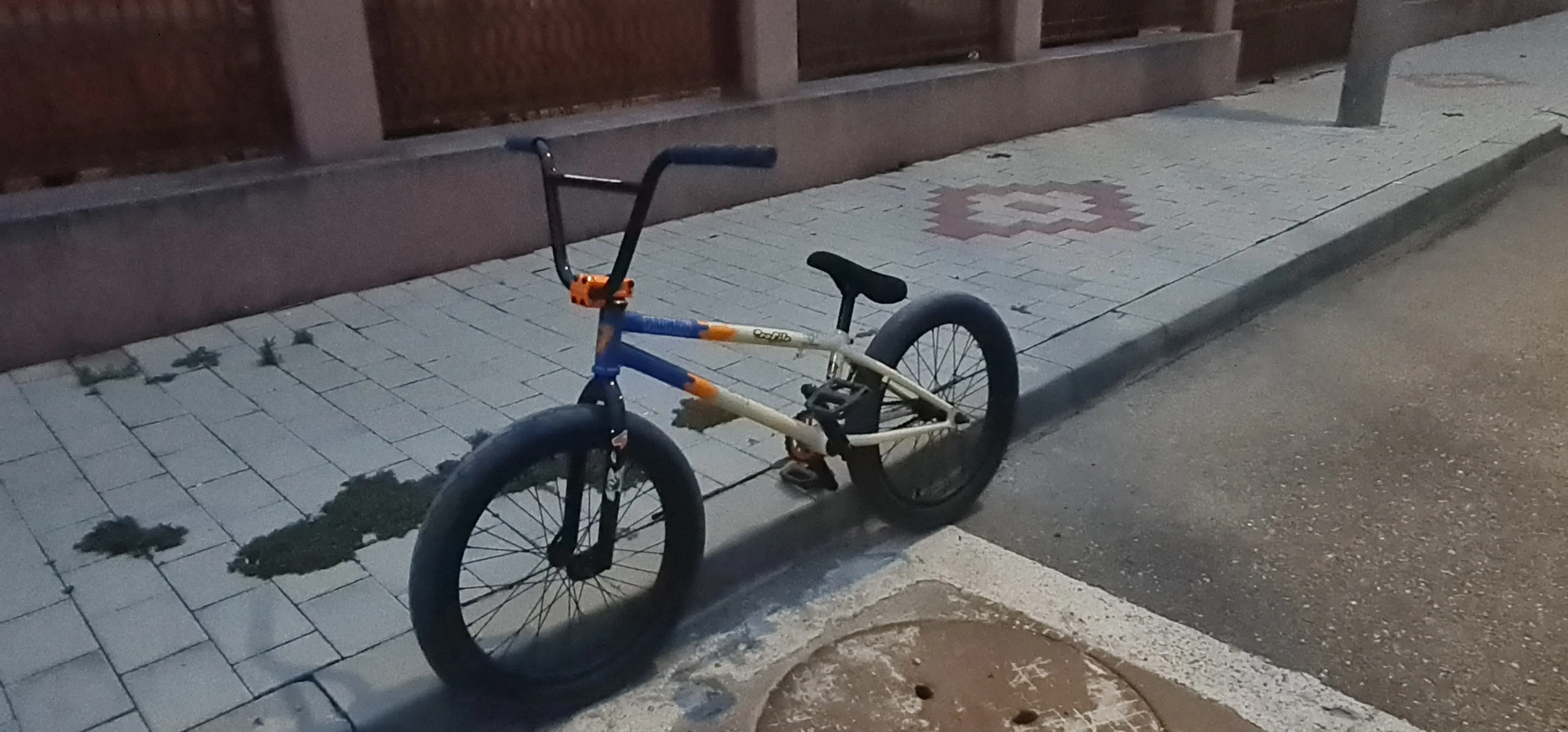 1. Bmx dirt jump mafia bikes blue tan