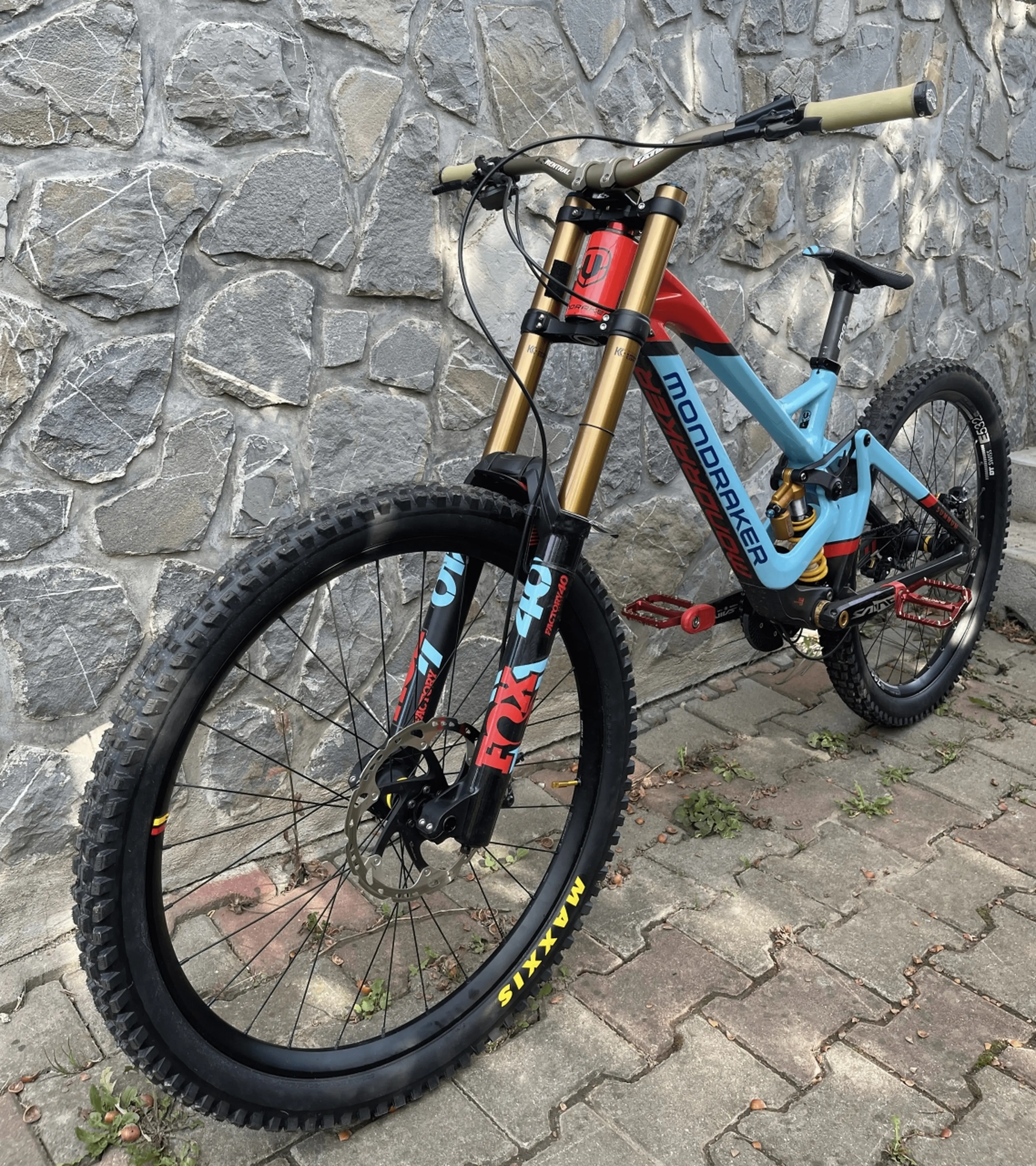2. Bicicleta Mondraker Summum Carbon Pro Team 27,5 2020