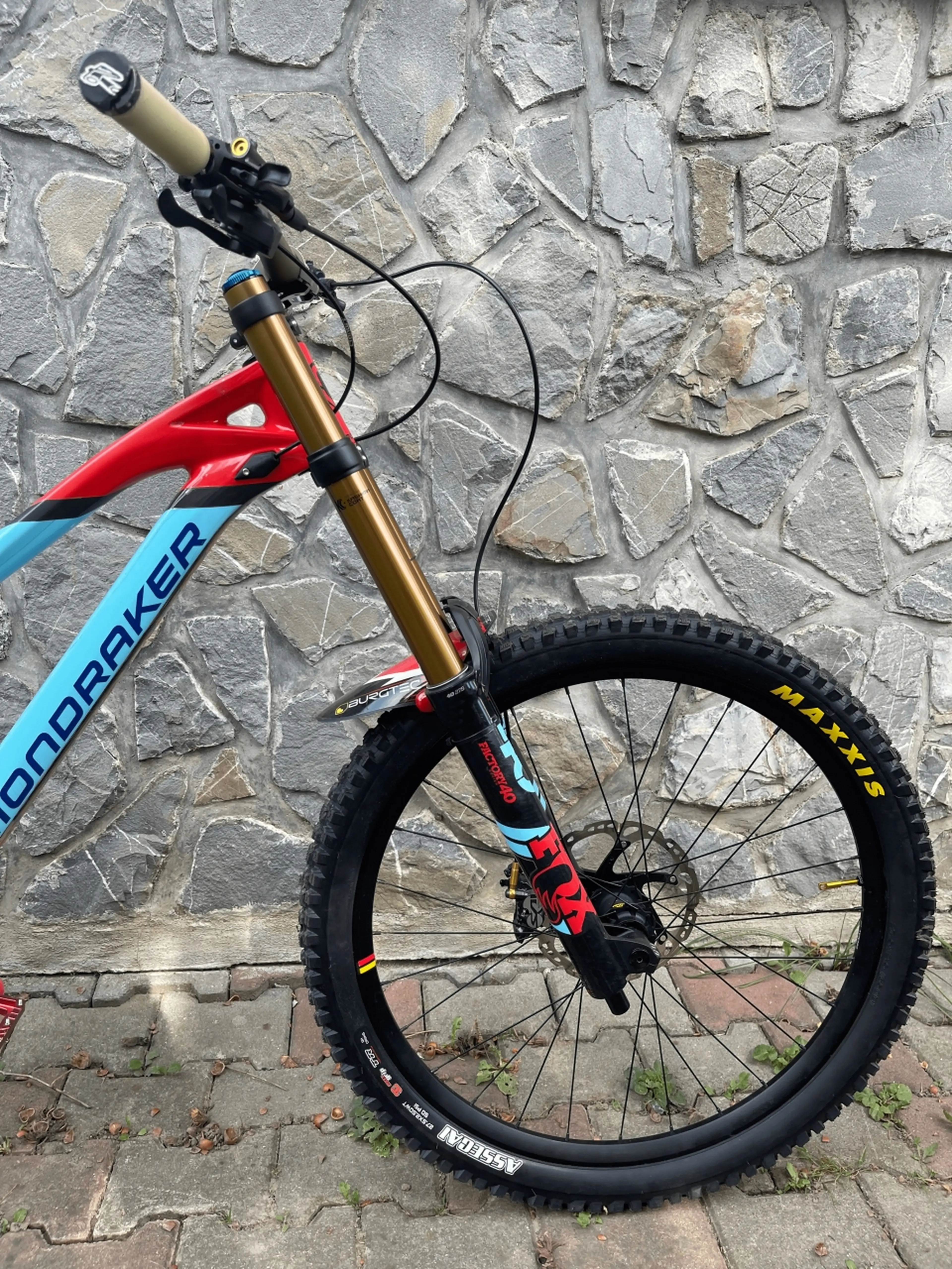 7. Bicicleta Mondraker Summum Carbon Pro Team 27,5 2020
